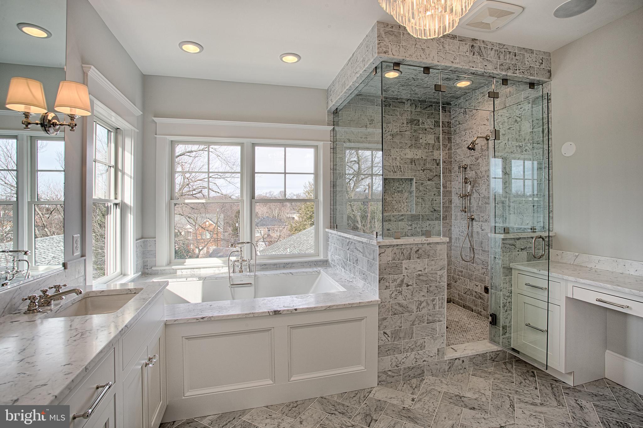 COUNTRY CLUB MANOR - Residential