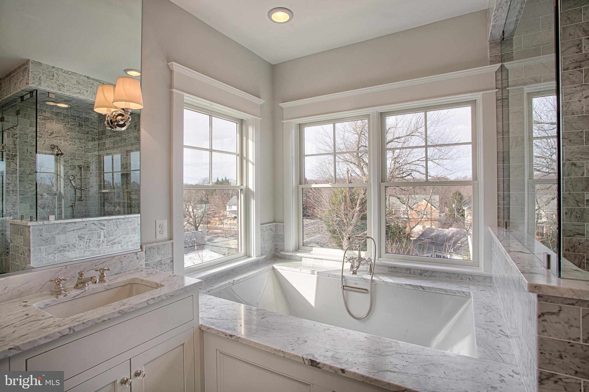 COUNTRY CLUB MANOR - Residential