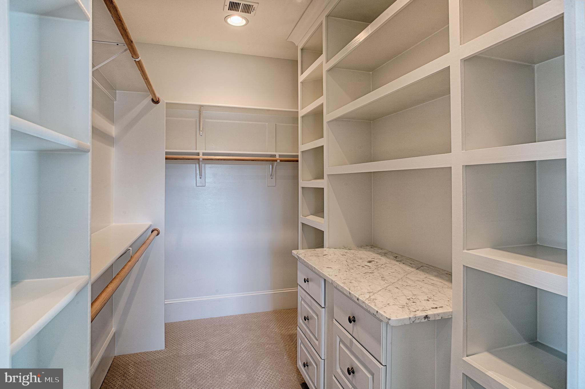 COUNTRY CLUB MANOR - Residential