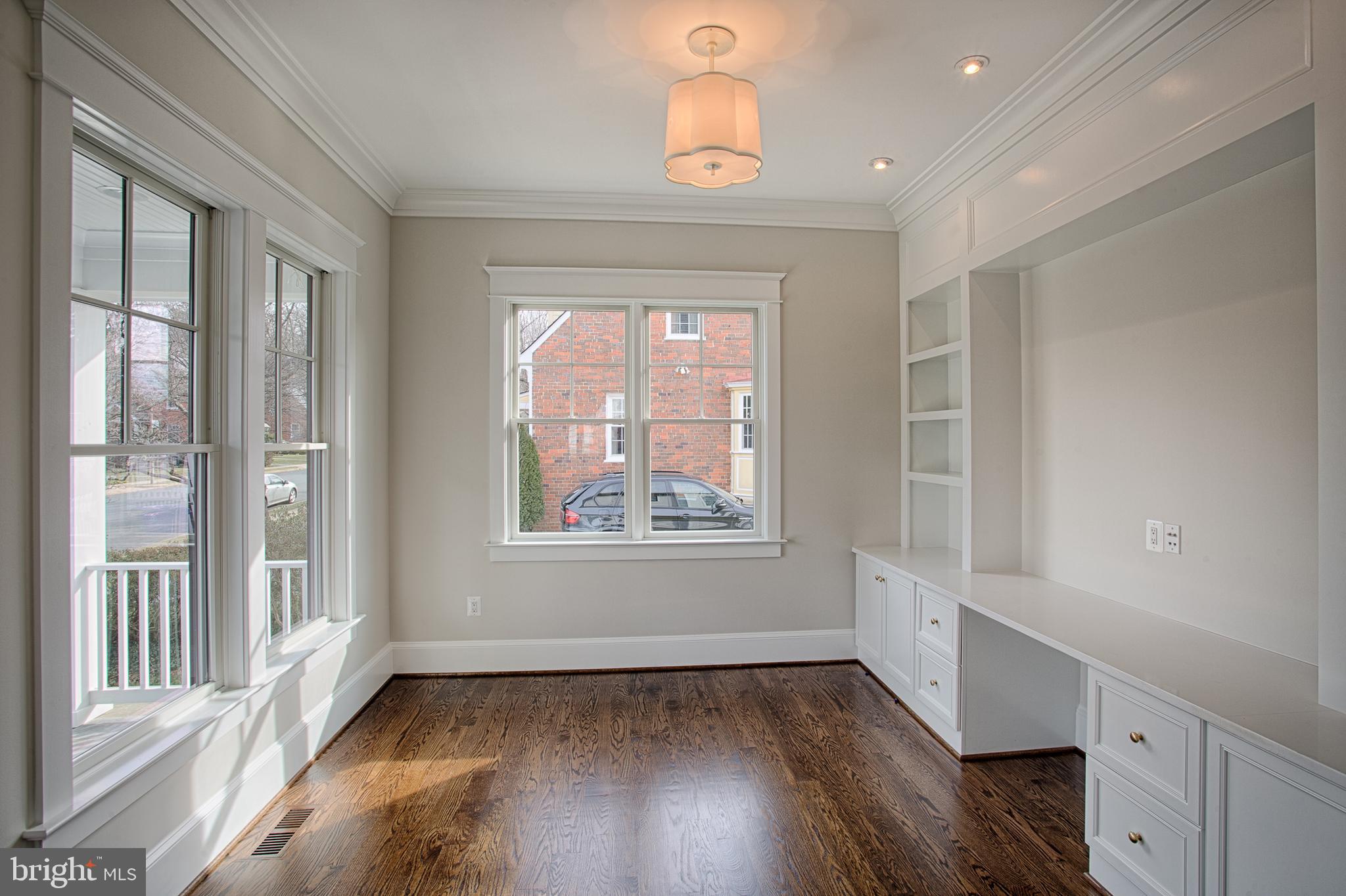 COUNTRY CLUB MANOR - Residential