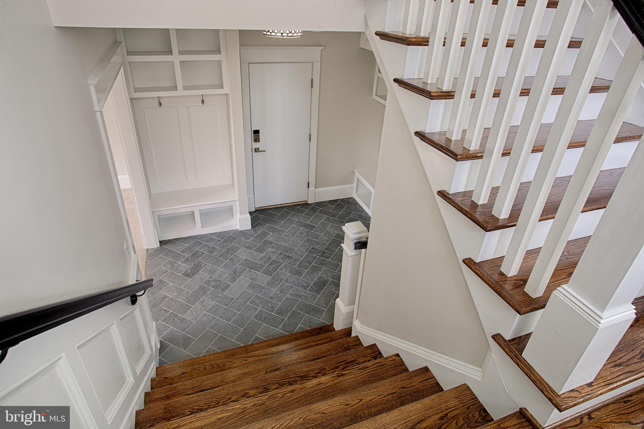 COUNTRY CLUB MANOR - Residential