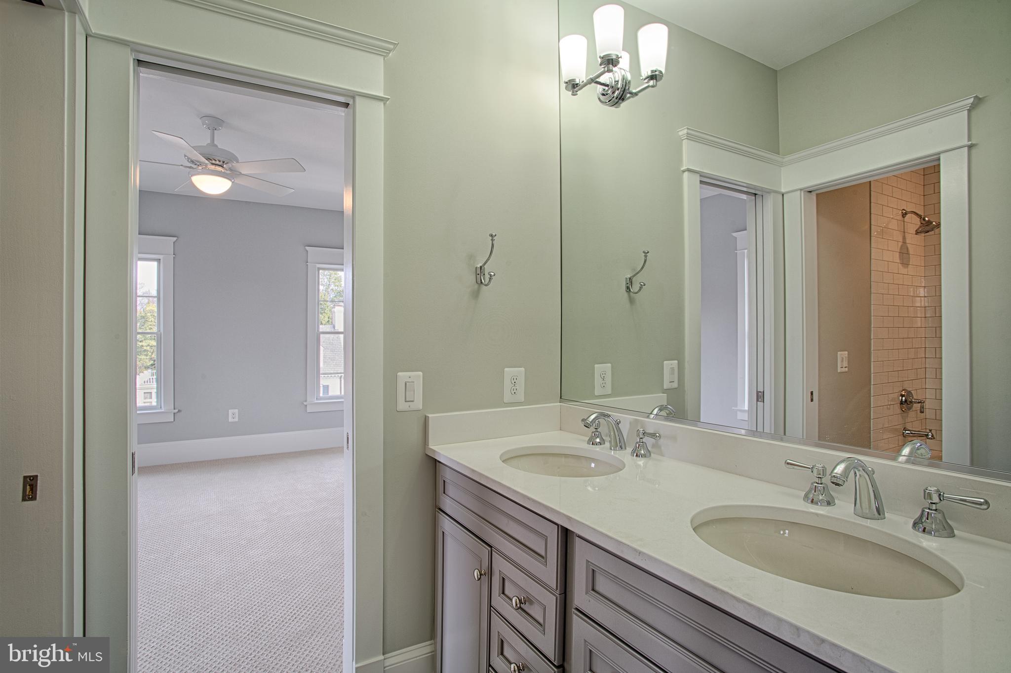 COUNTRY CLUB MANOR - Residential