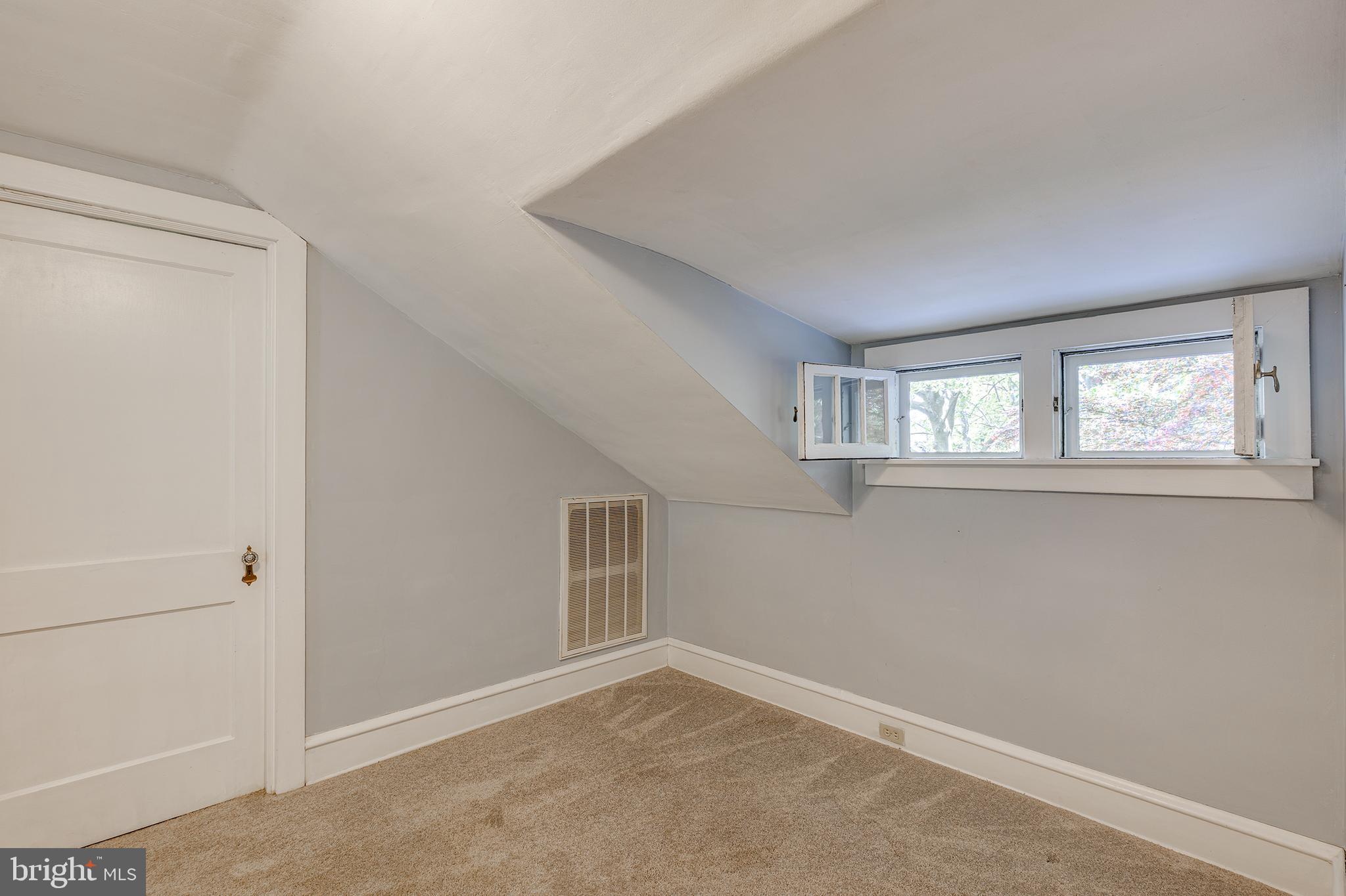 SCHOOL LANE HILLS - Residential