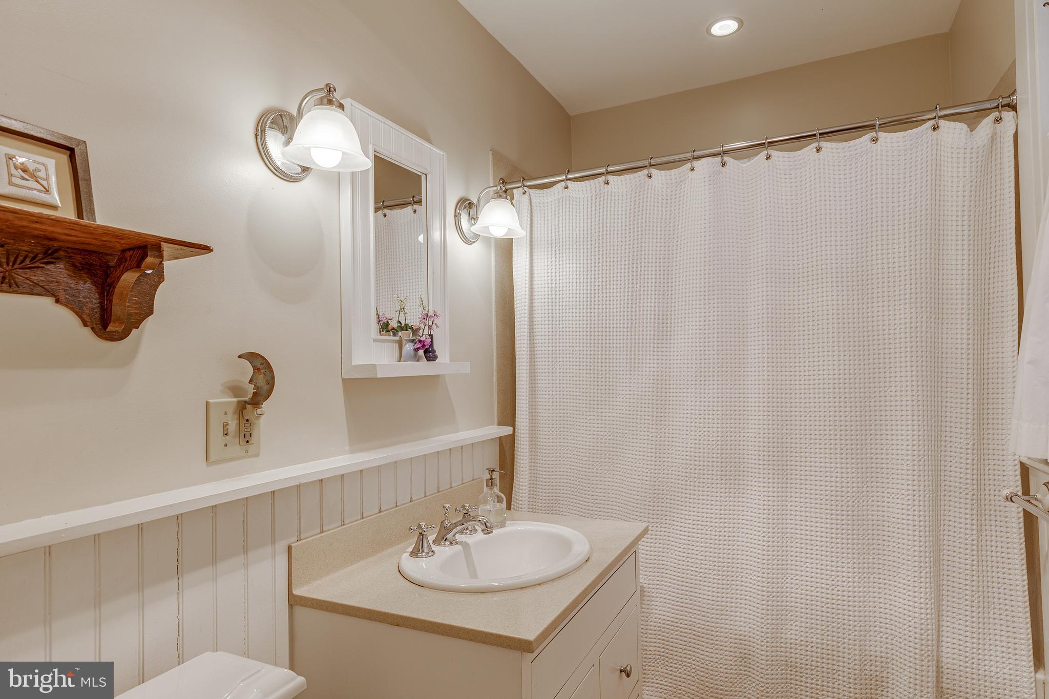 SCHOOL LANE HILLS - Residential