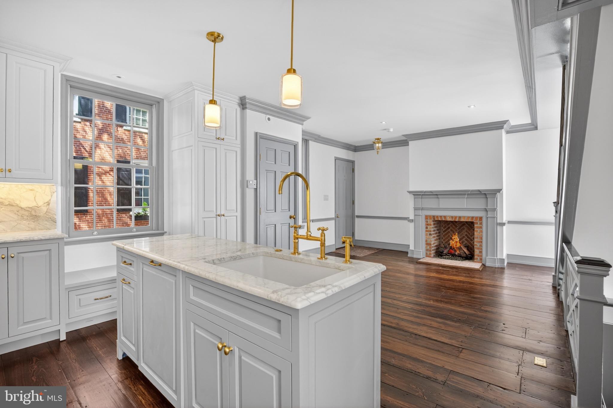 SOCIETY HILL - Residential