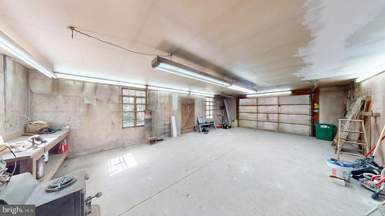 PARKS HOLLOW - Residential