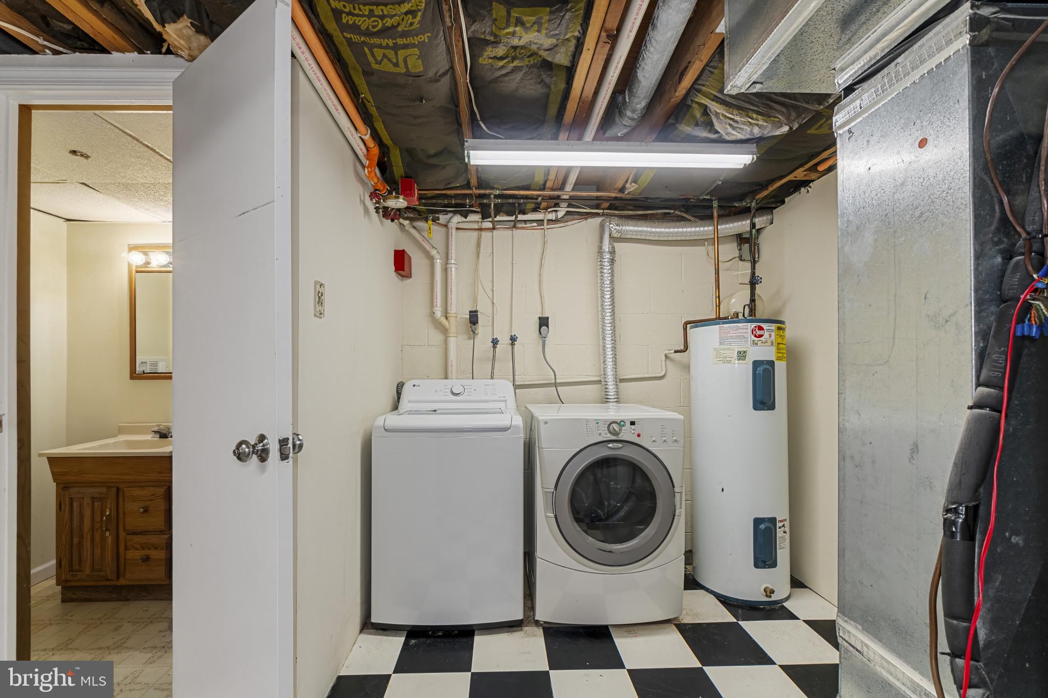 WOODSIDE SQUARE - Residential