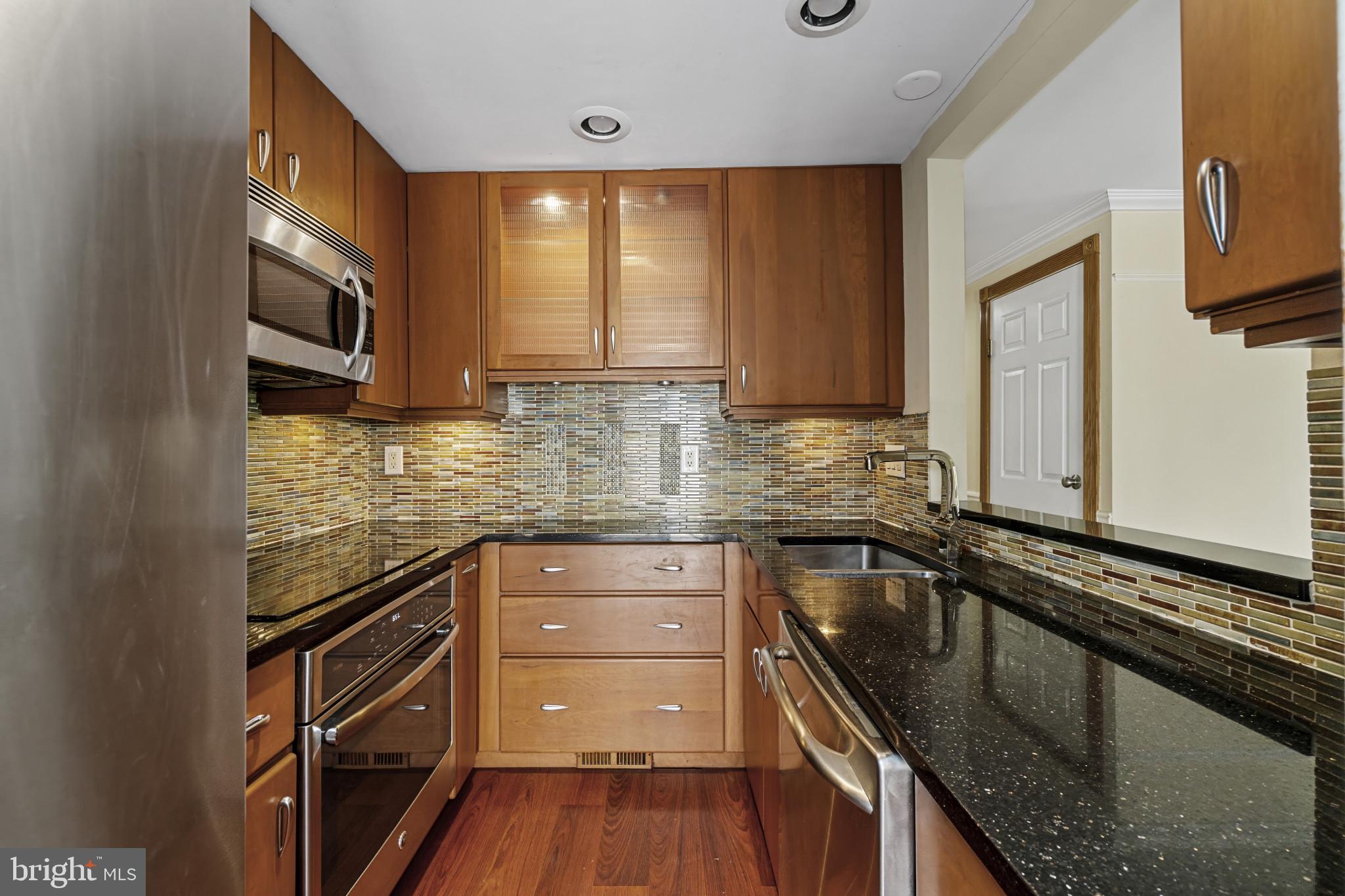 WOODSIDE SQUARE - Residential