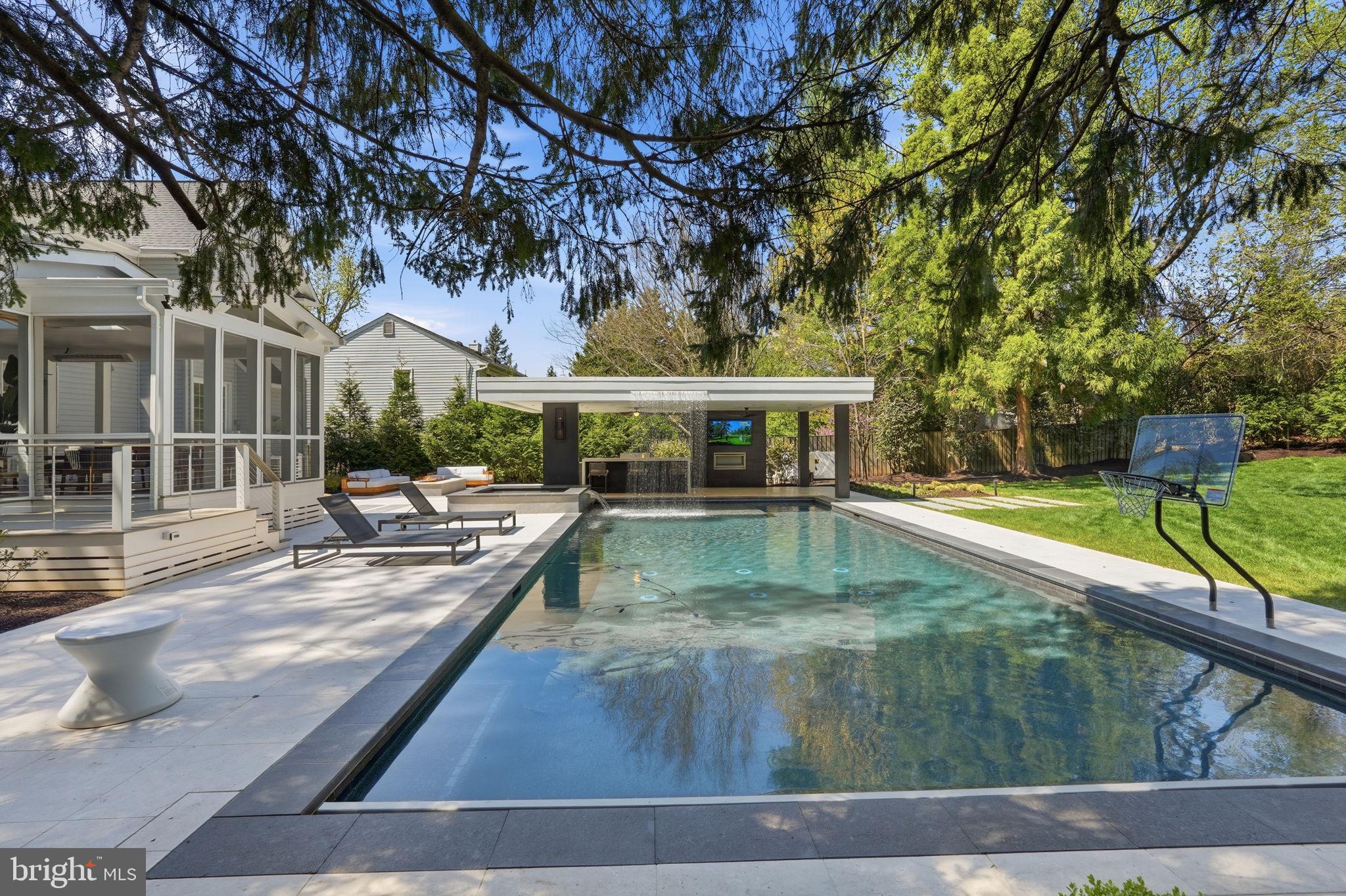 CLEARVIEW MANOR - Residential