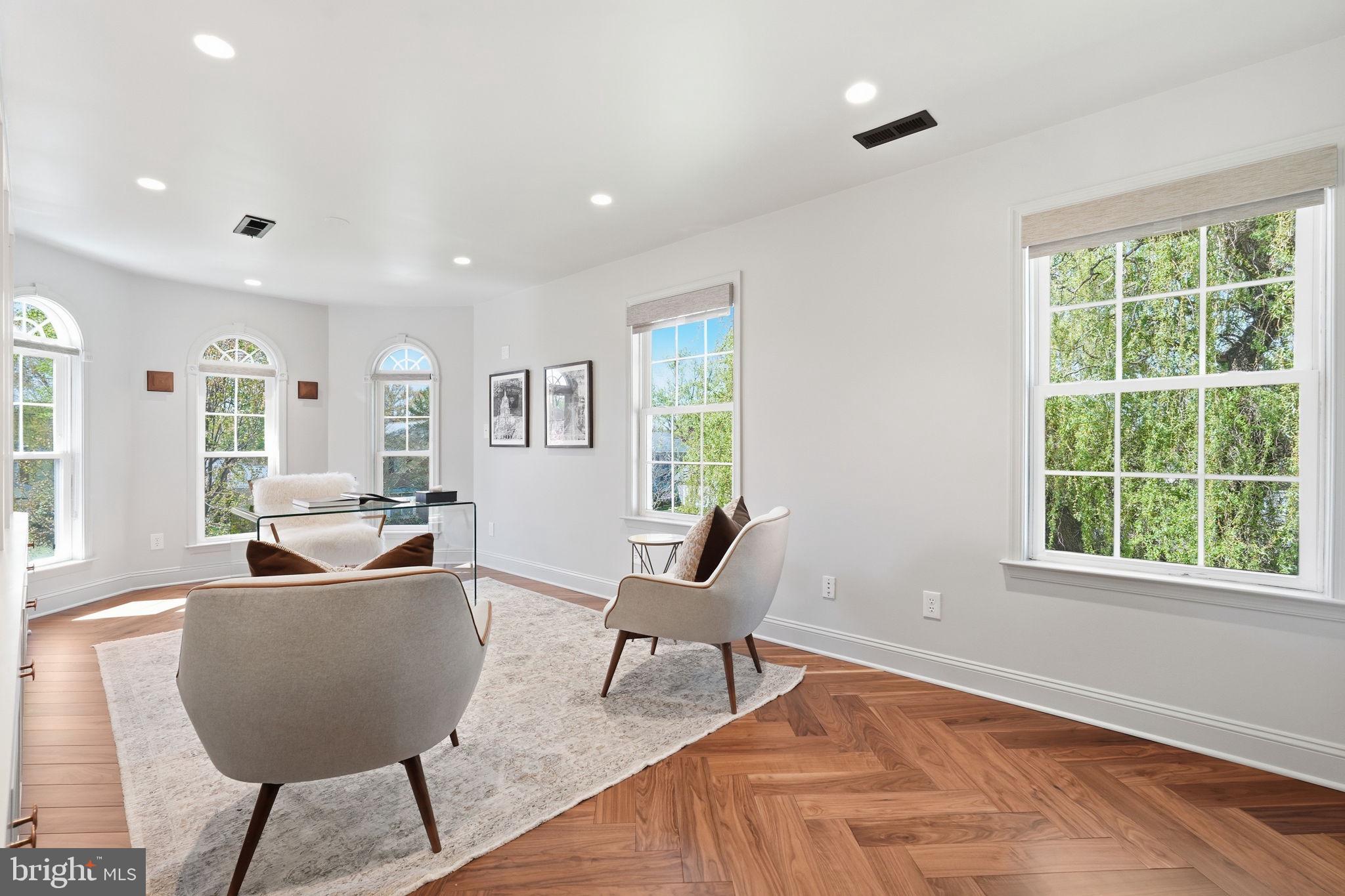 CLEARVIEW MANOR - Residential