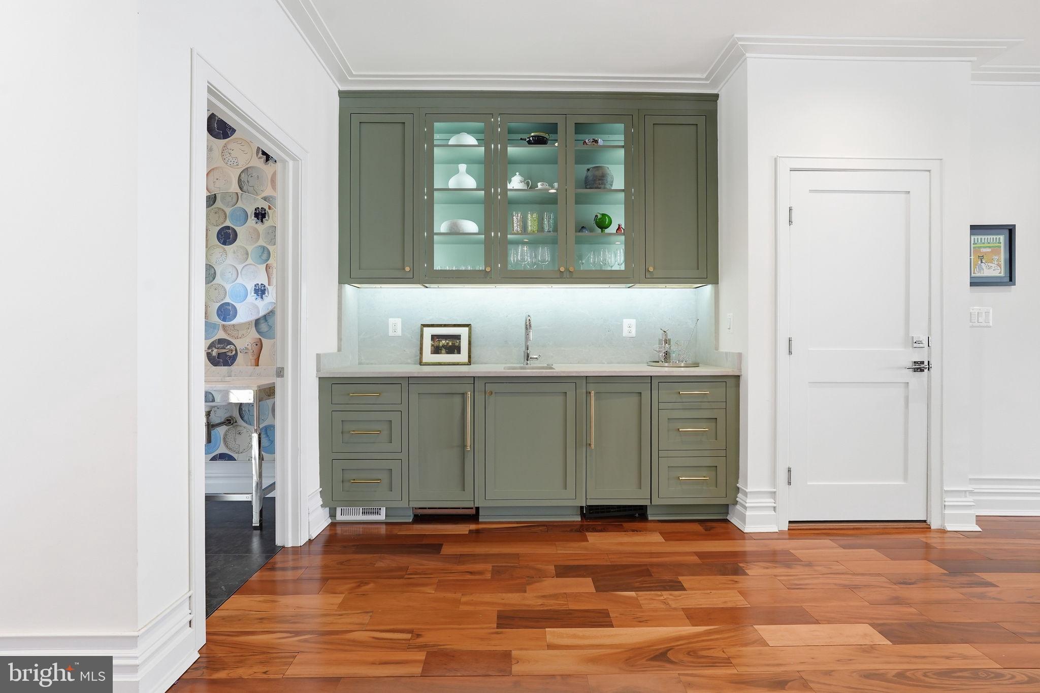 CLEARVIEW MANOR - Residential