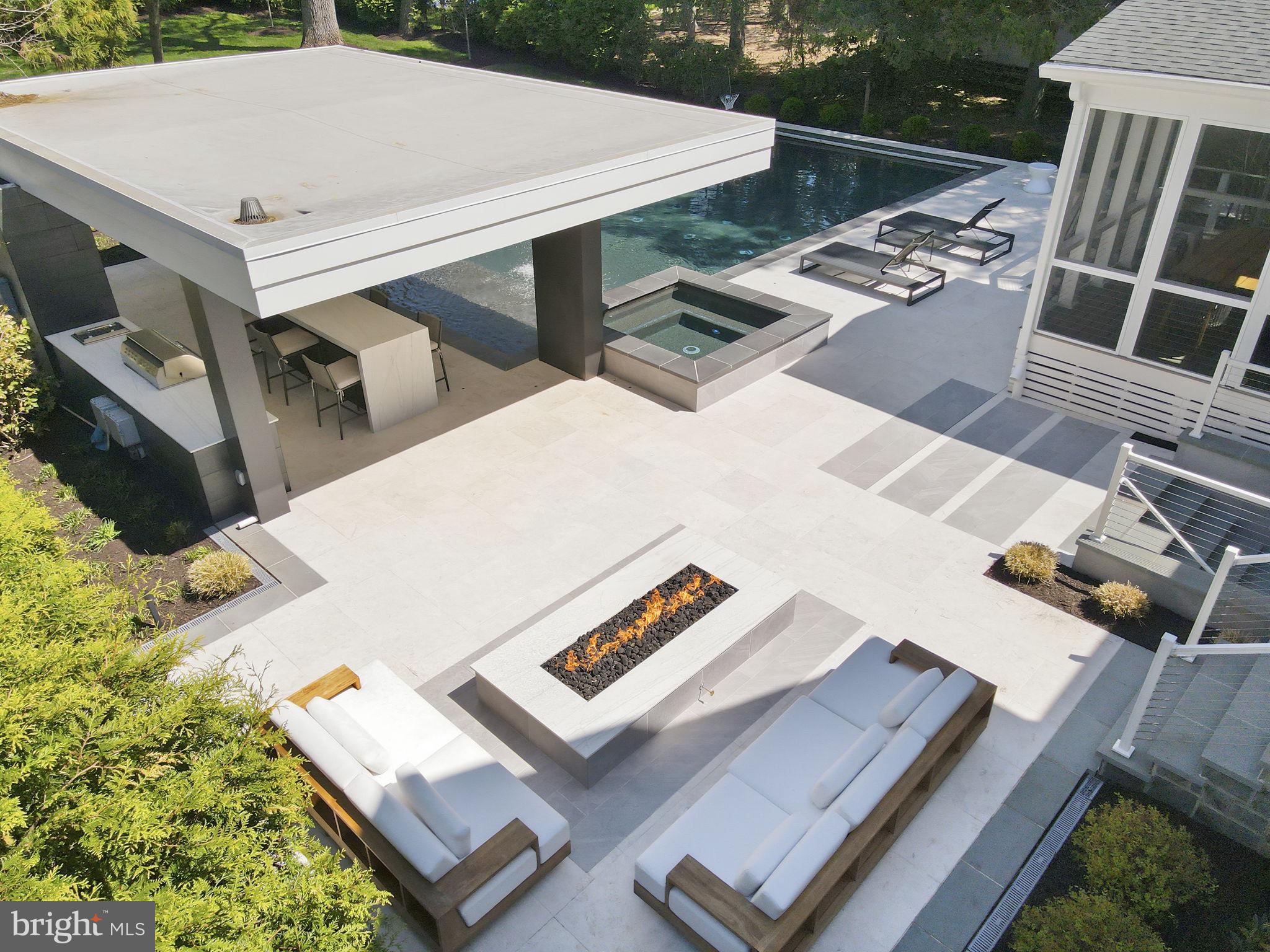 CLEARVIEW MANOR - Residential