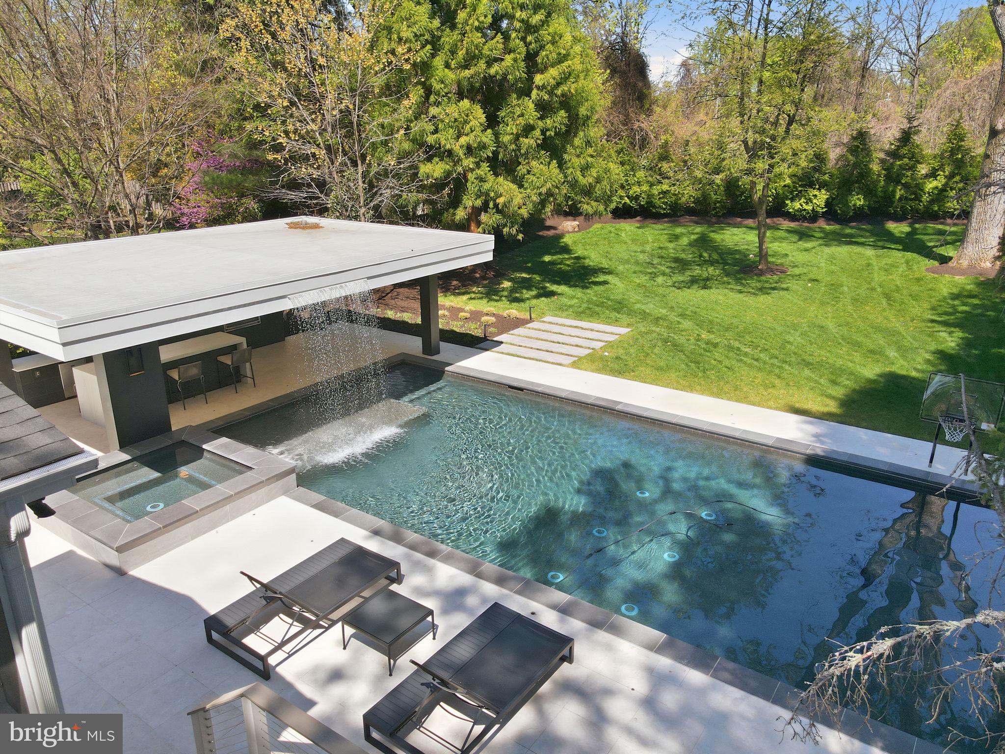 CLEARVIEW MANOR - Residential