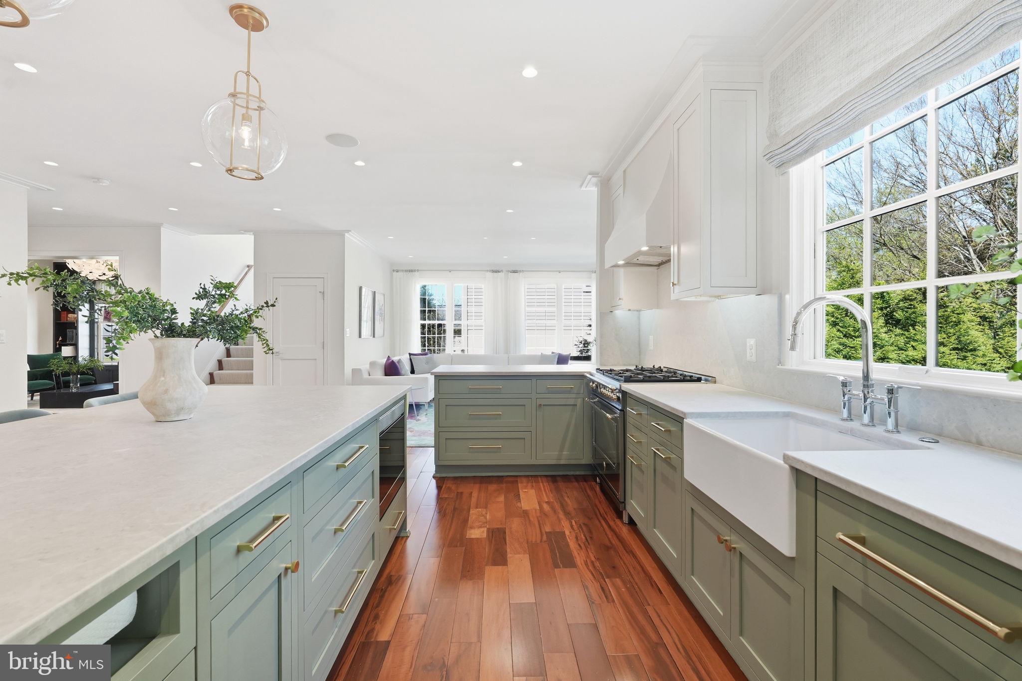 CLEARVIEW MANOR - Residential