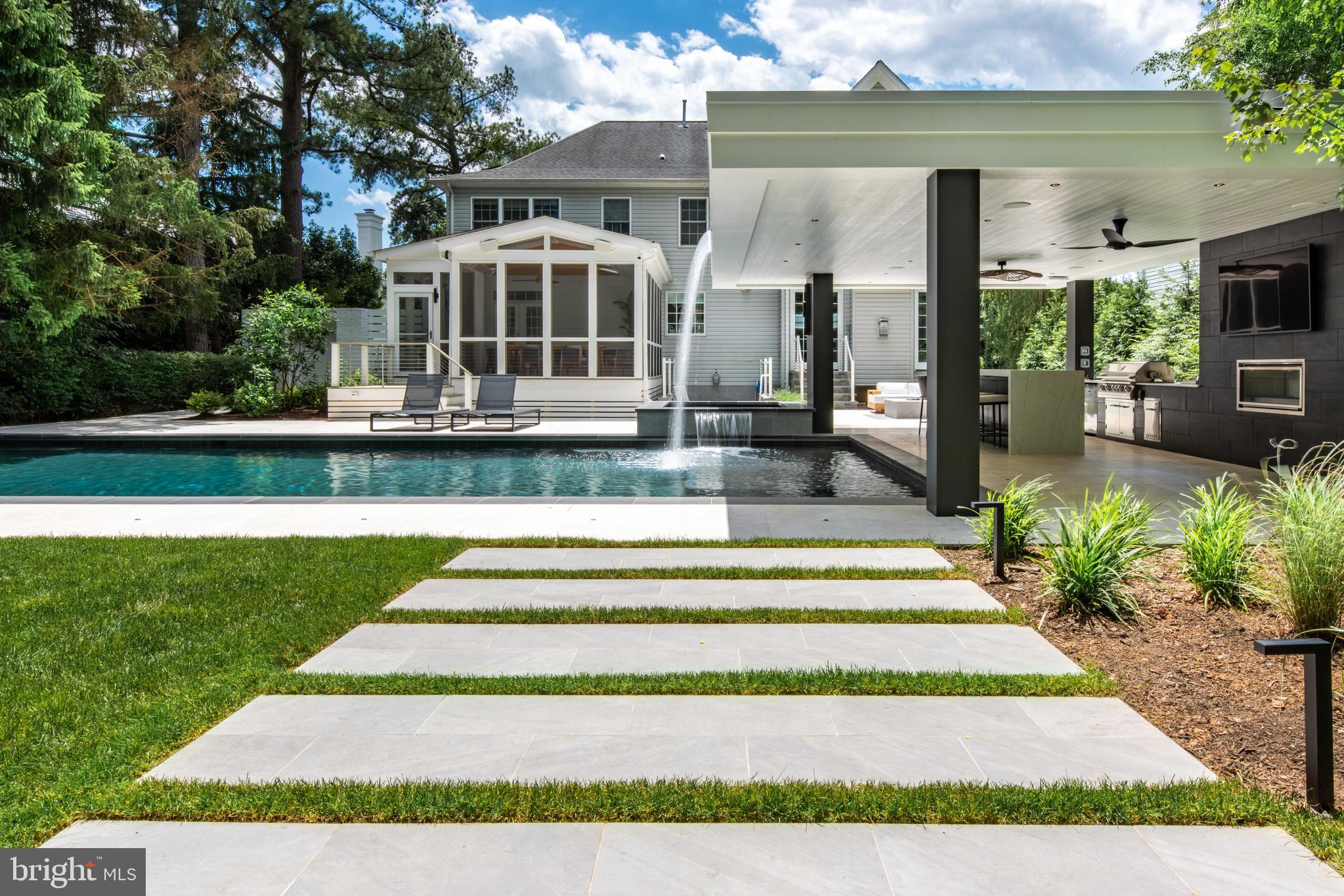 CLEARVIEW MANOR - Residential