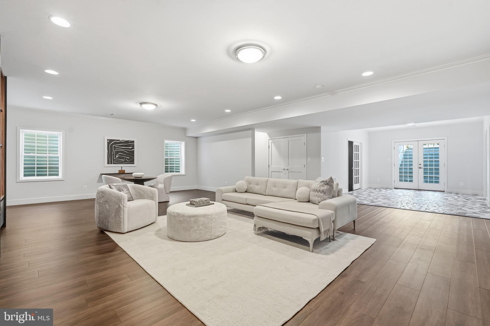 CLEARVIEW MANOR - Residential