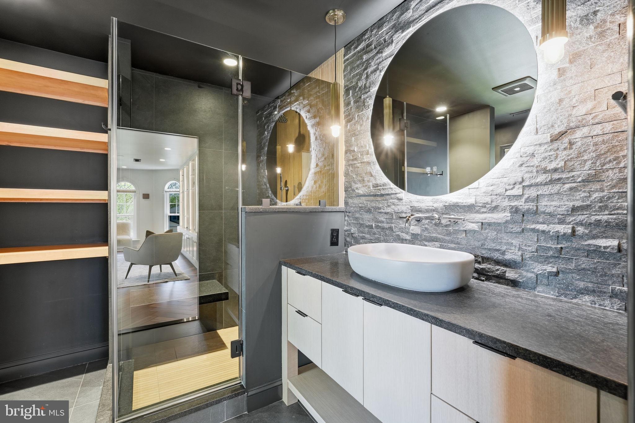 CLEARVIEW MANOR - Residential