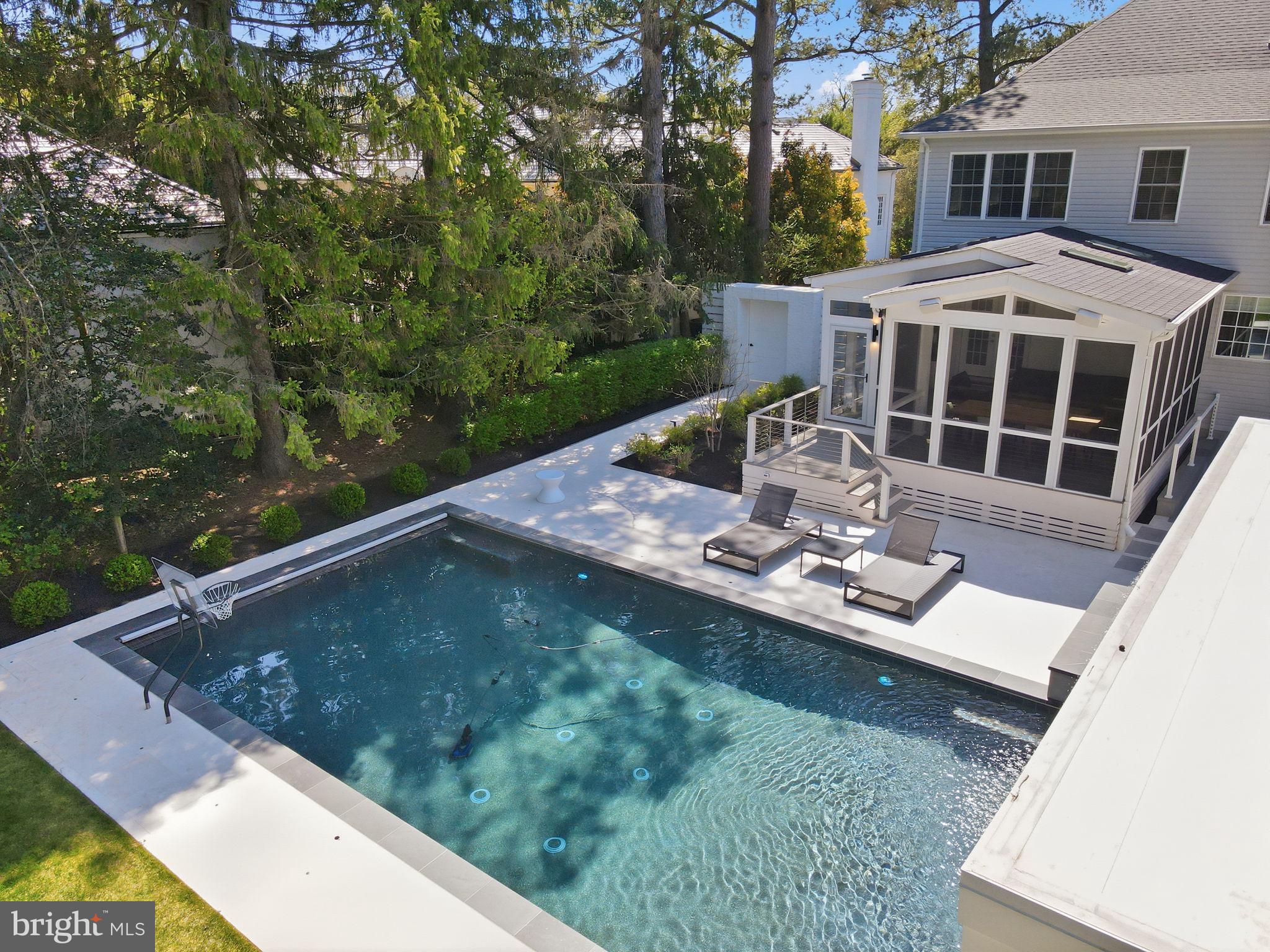 CLEARVIEW MANOR - Residential