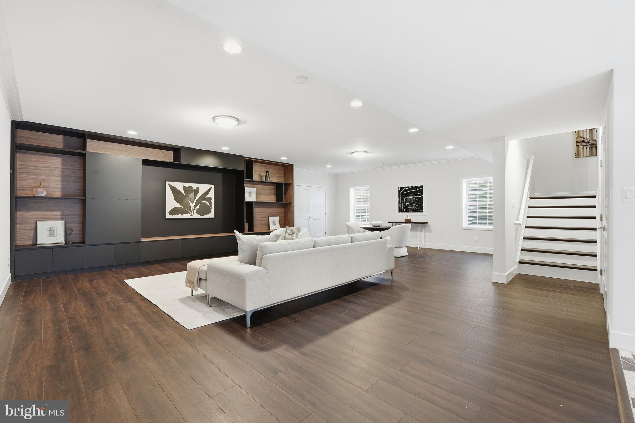 CLEARVIEW MANOR - Residential