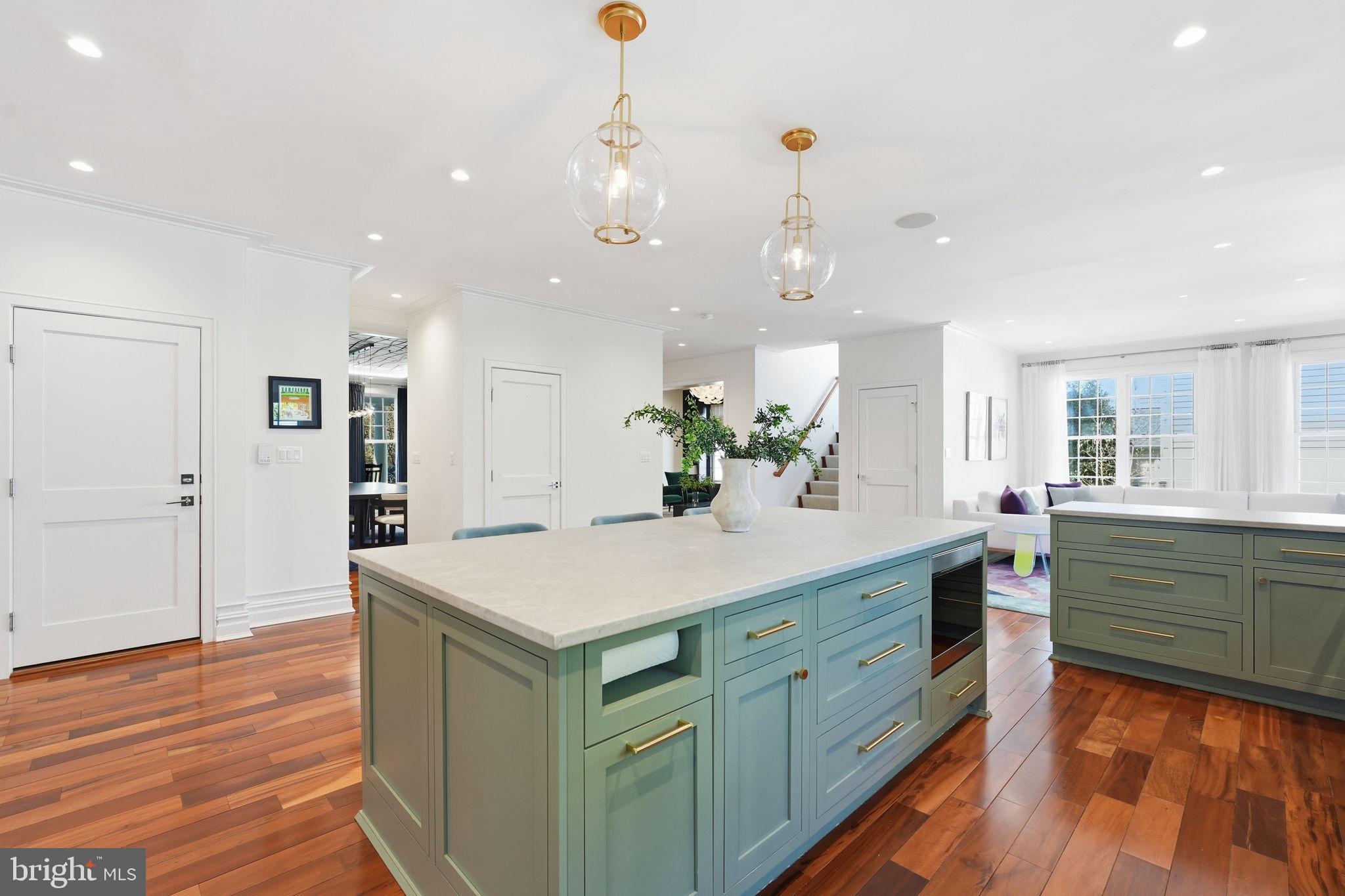 CLEARVIEW MANOR - Residential