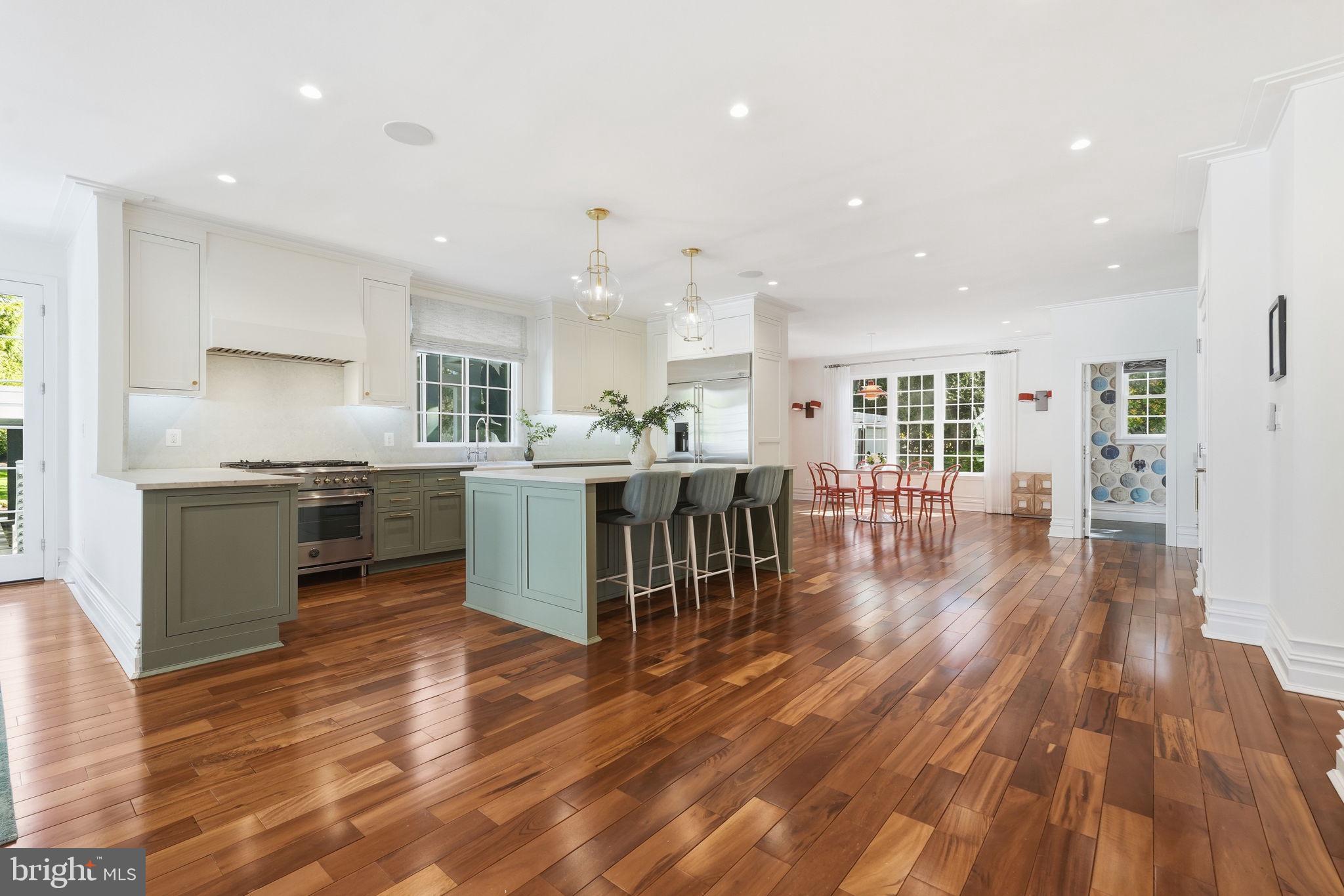 CLEARVIEW MANOR - Residential