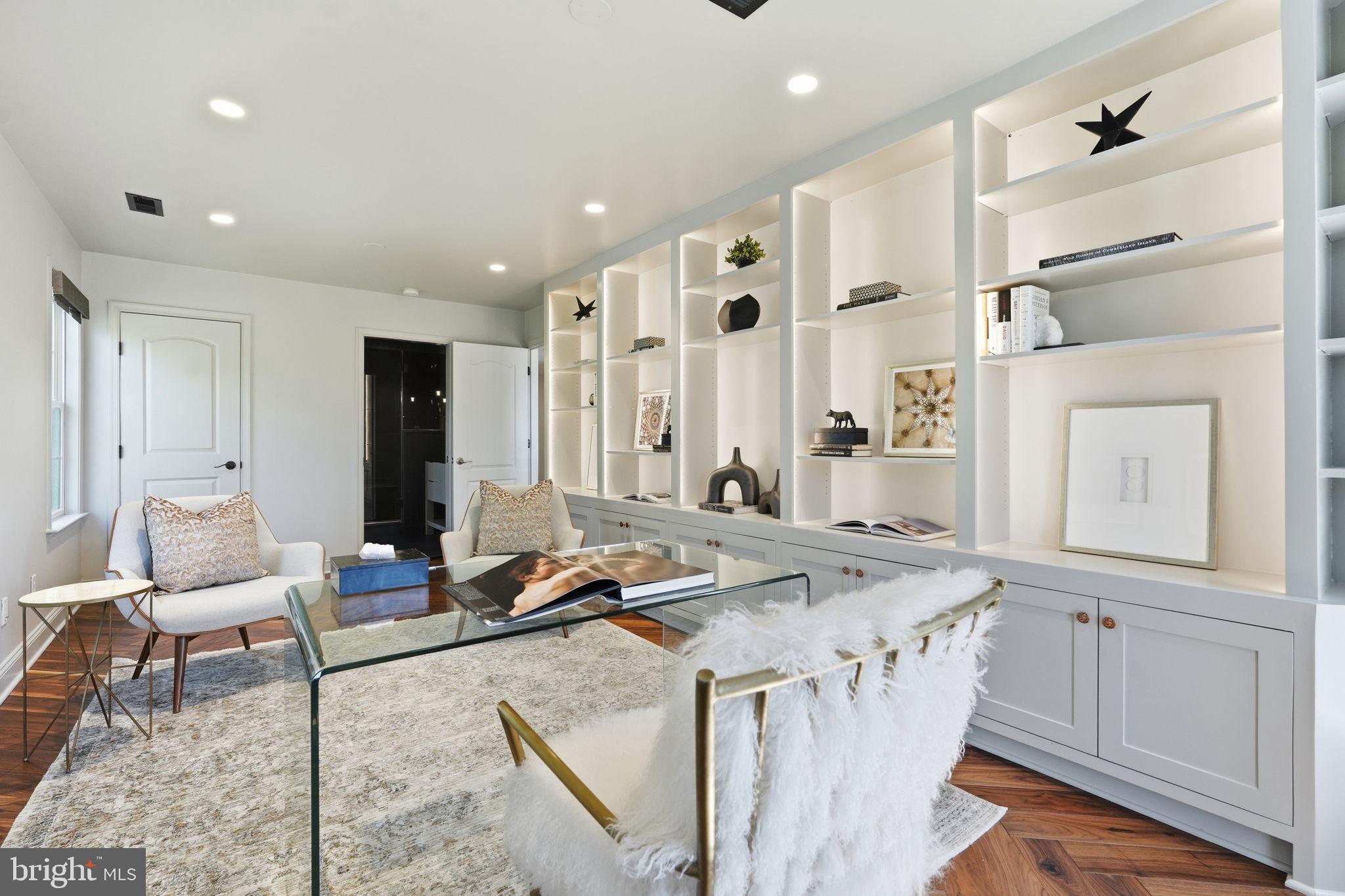 CLEARVIEW MANOR - Residential