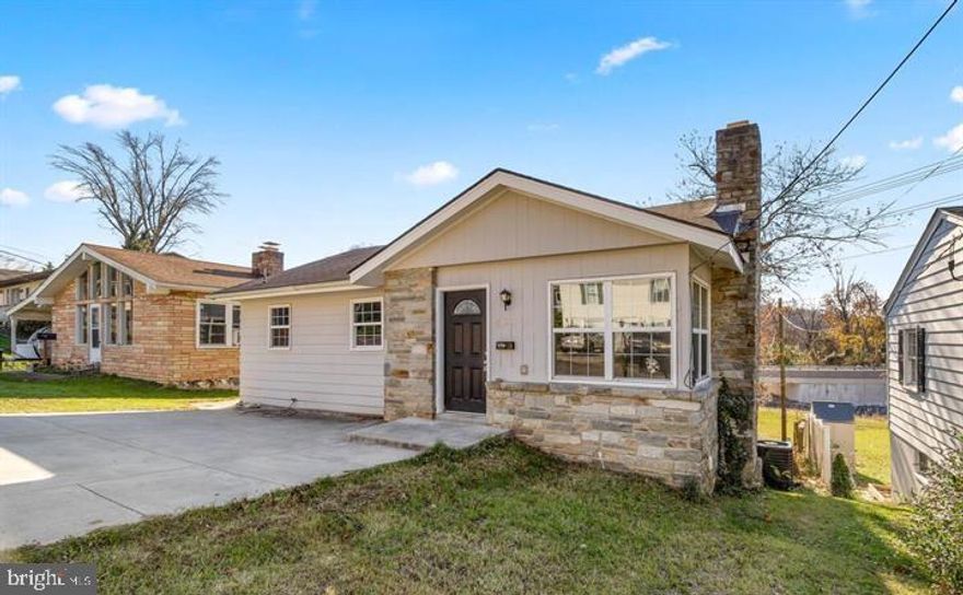 We are pleased to present a spacious single-family house located in the heart of Brunswick that is now available for rent. This lovely home features three generously sized bedrooms and two full bathrooms on the main floor, showcasing an updated kitchen complete with granite countertops, as well as a cozy family room that boasts a charming fireplace. The kitchen and dining area are tiled, while two of the bedrooms feature stunning hardwood flooring. The master bedroom is generously sized and includes a private bathroom that offers plenty of space and natural sunlight. In addition, the basement provides outside access to a large backyard area, perfect for entertaining guests or relaxing in the fresh air.