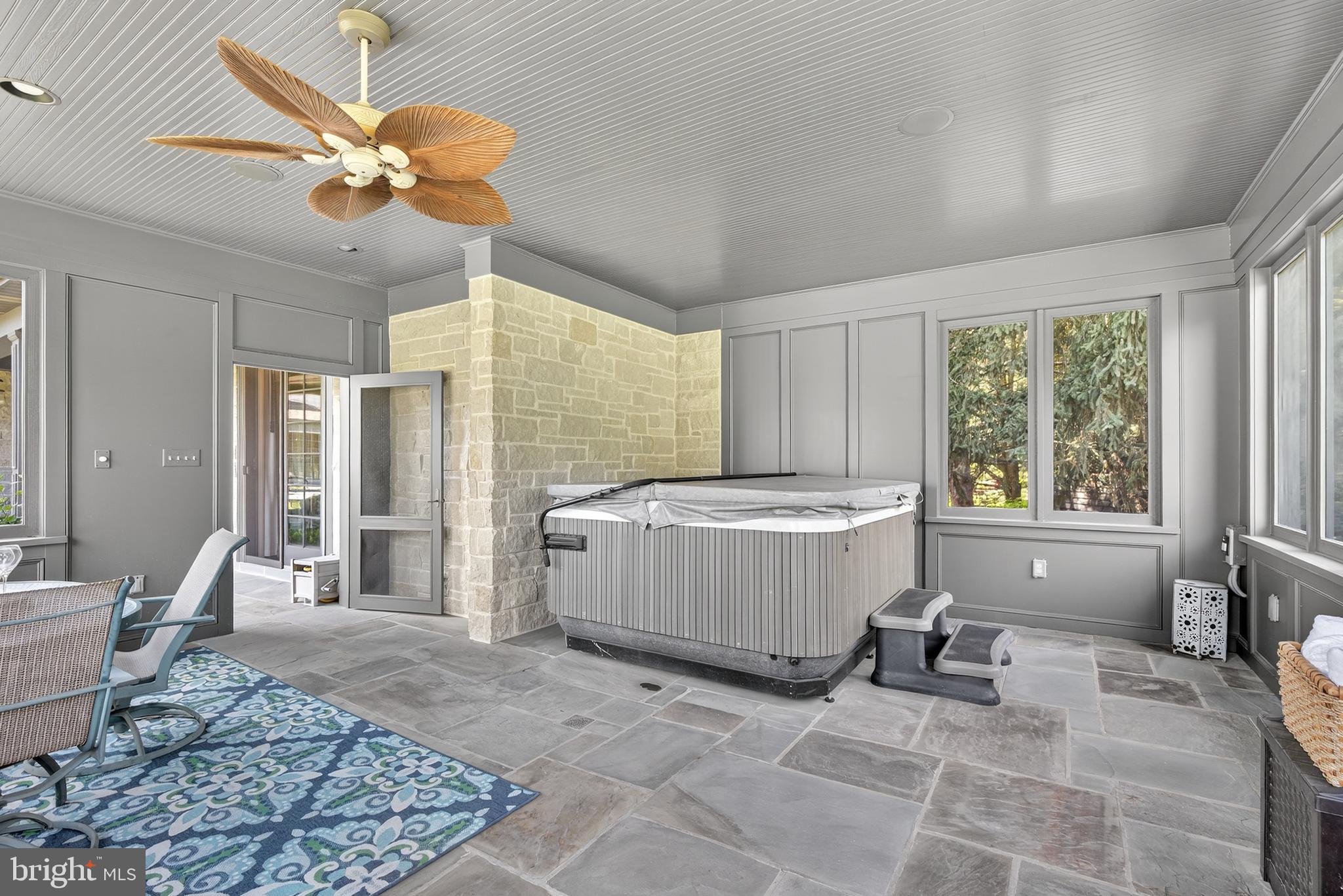 STONEHENGE - Residential