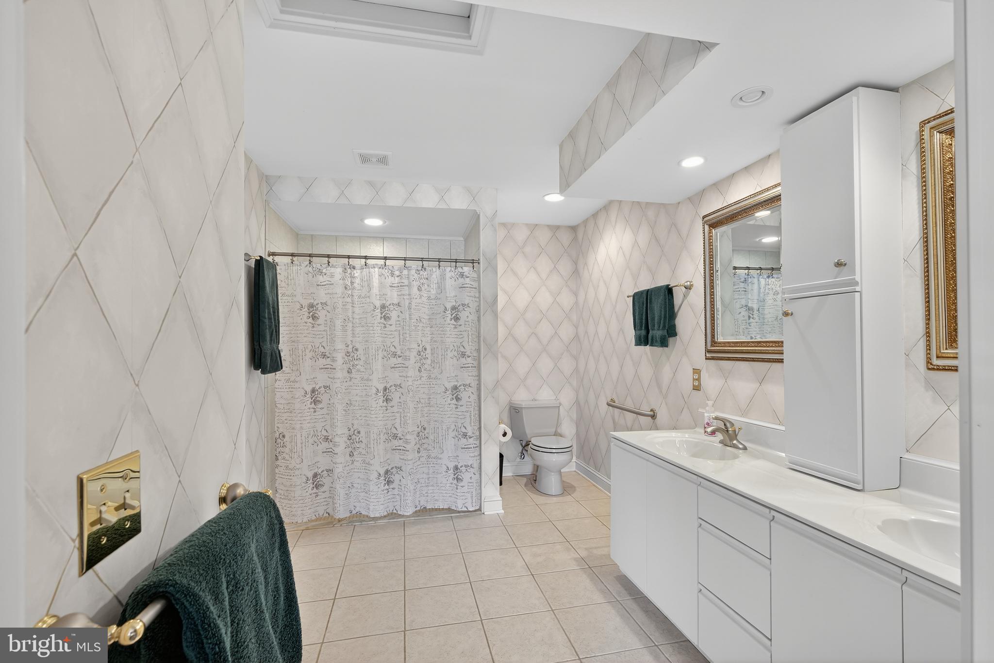 STONEHENGE - Residential