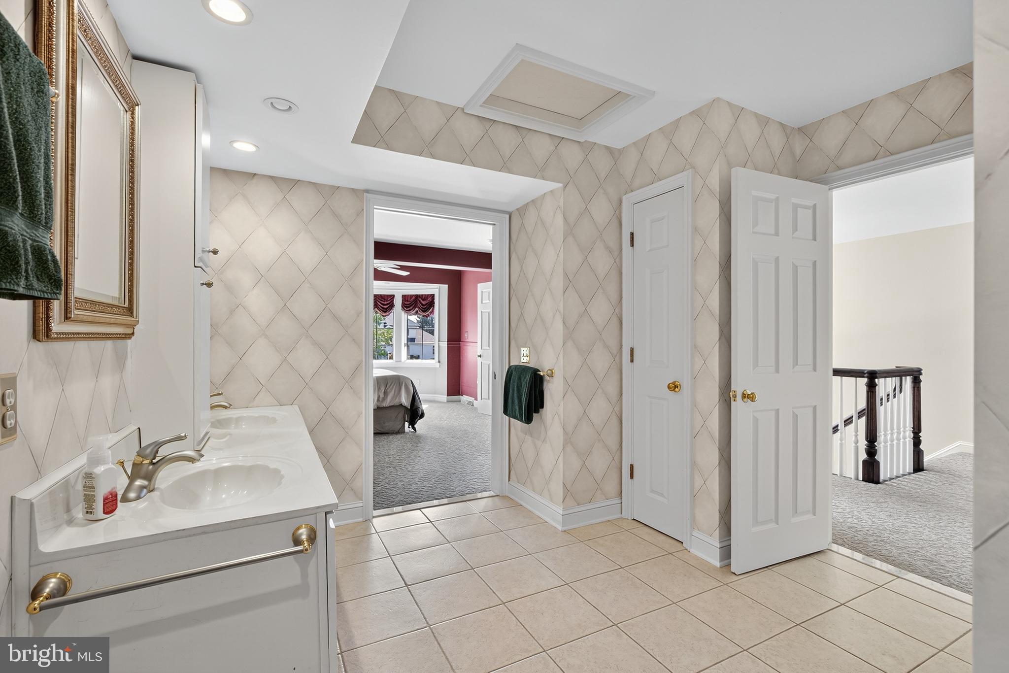 STONEHENGE - Residential