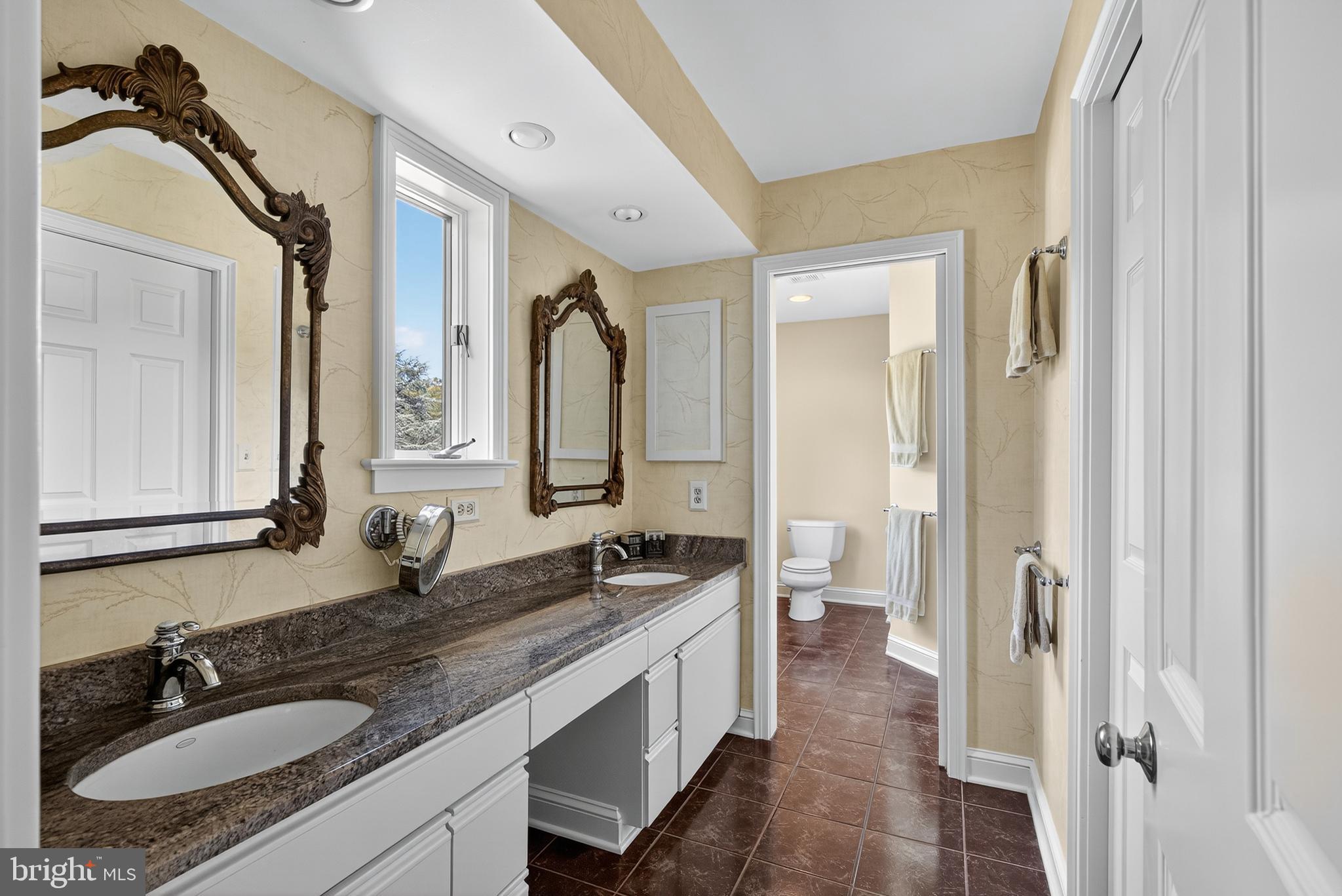 STONEHENGE - Residential