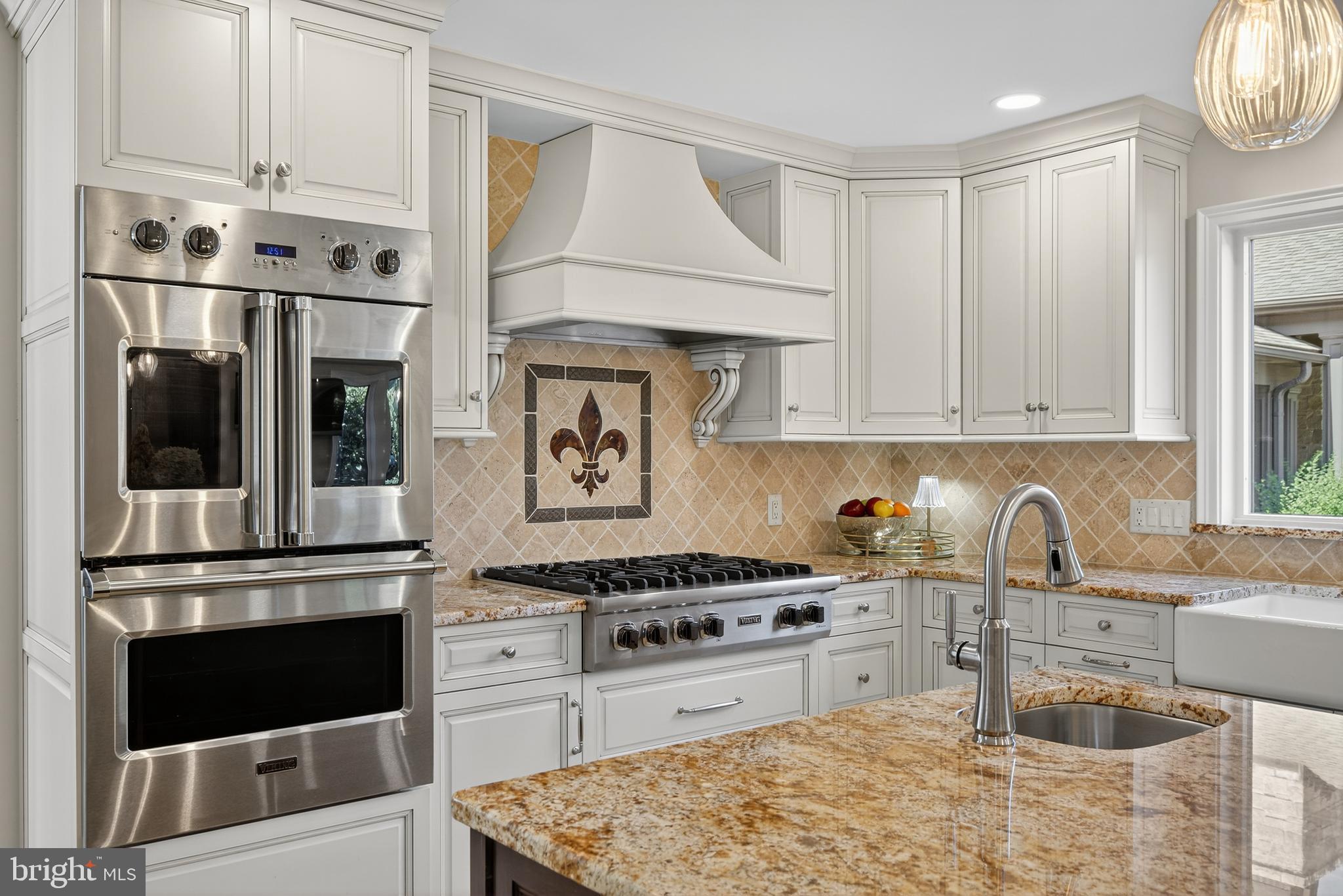 STONEHENGE - Residential