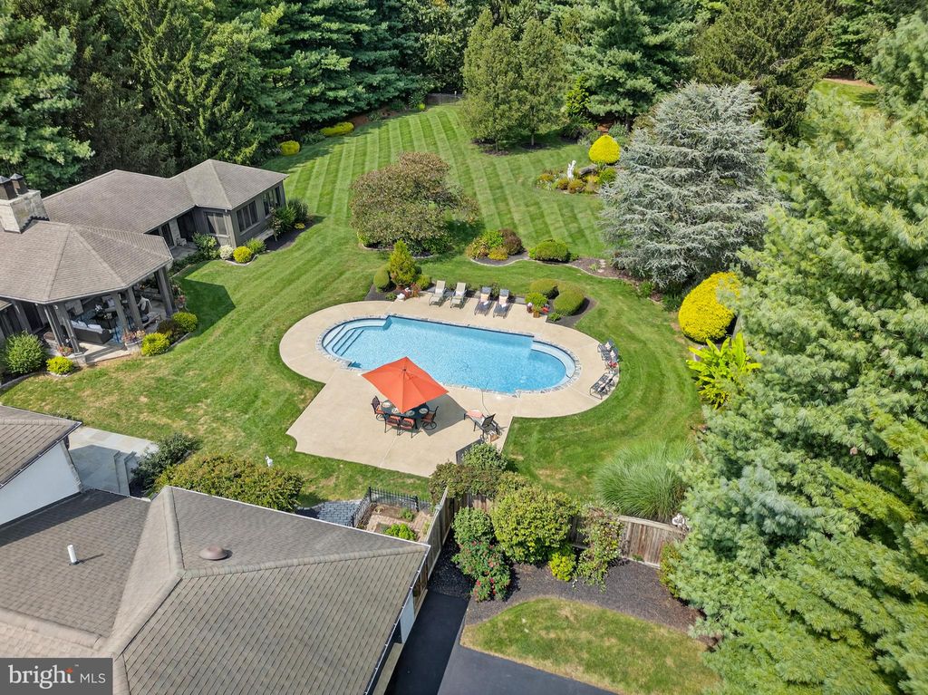 Photo of 381 Sarsen Drive, LITITZ, PA 17543 (MLS # PALA2075502)