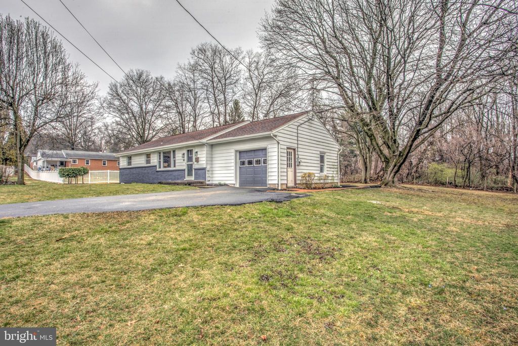 Photo of 99 WOODLAND AVE, ELIZABETHTOWN, PA 17022 (MLS # PALA2032368)