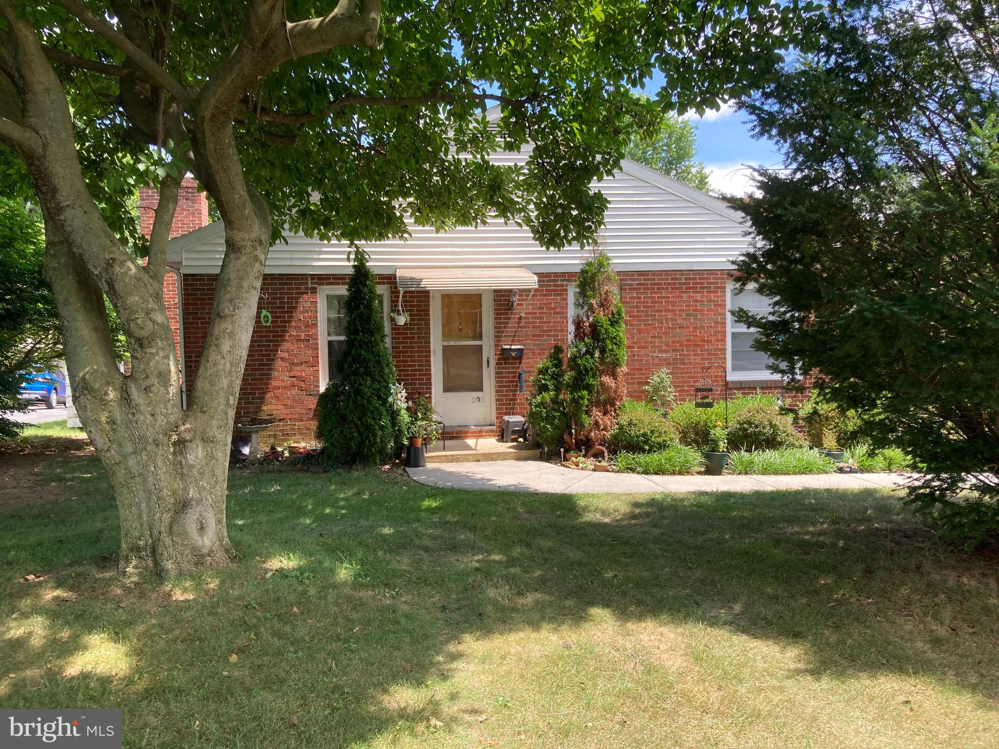 Charming 1 bedroom located in the North End of Hagerstown. Harwood floors and lots of storage. Close to shopping, medical, and the highway. Tenant occupied until July 31, but showings are allowed. No pets and no smoking. Agent is owner. Don't miss out on this one!