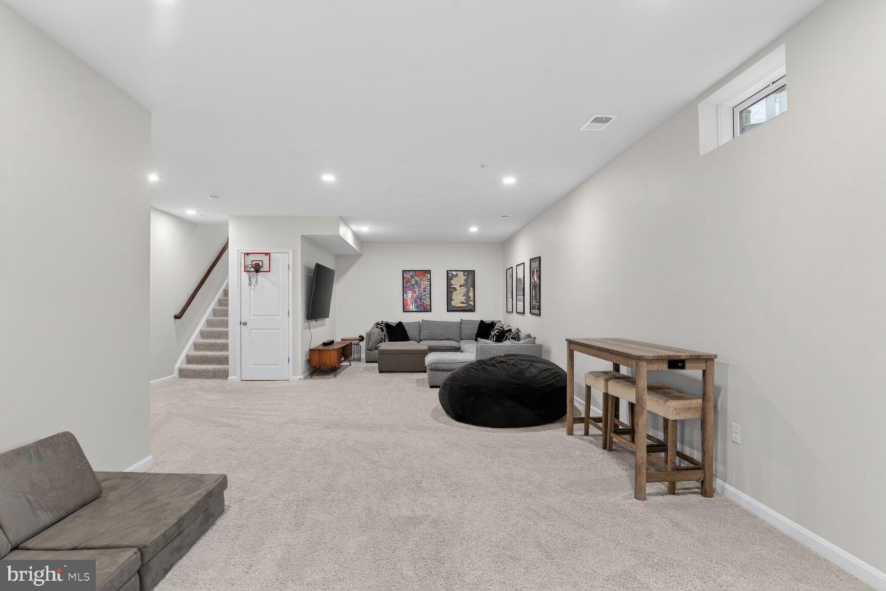 SOMERSET HILL - Residential