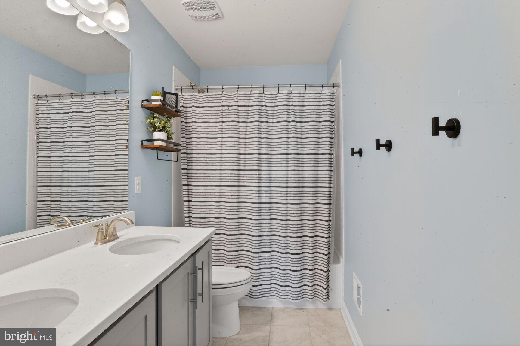 SOMERSET HILL - Residential