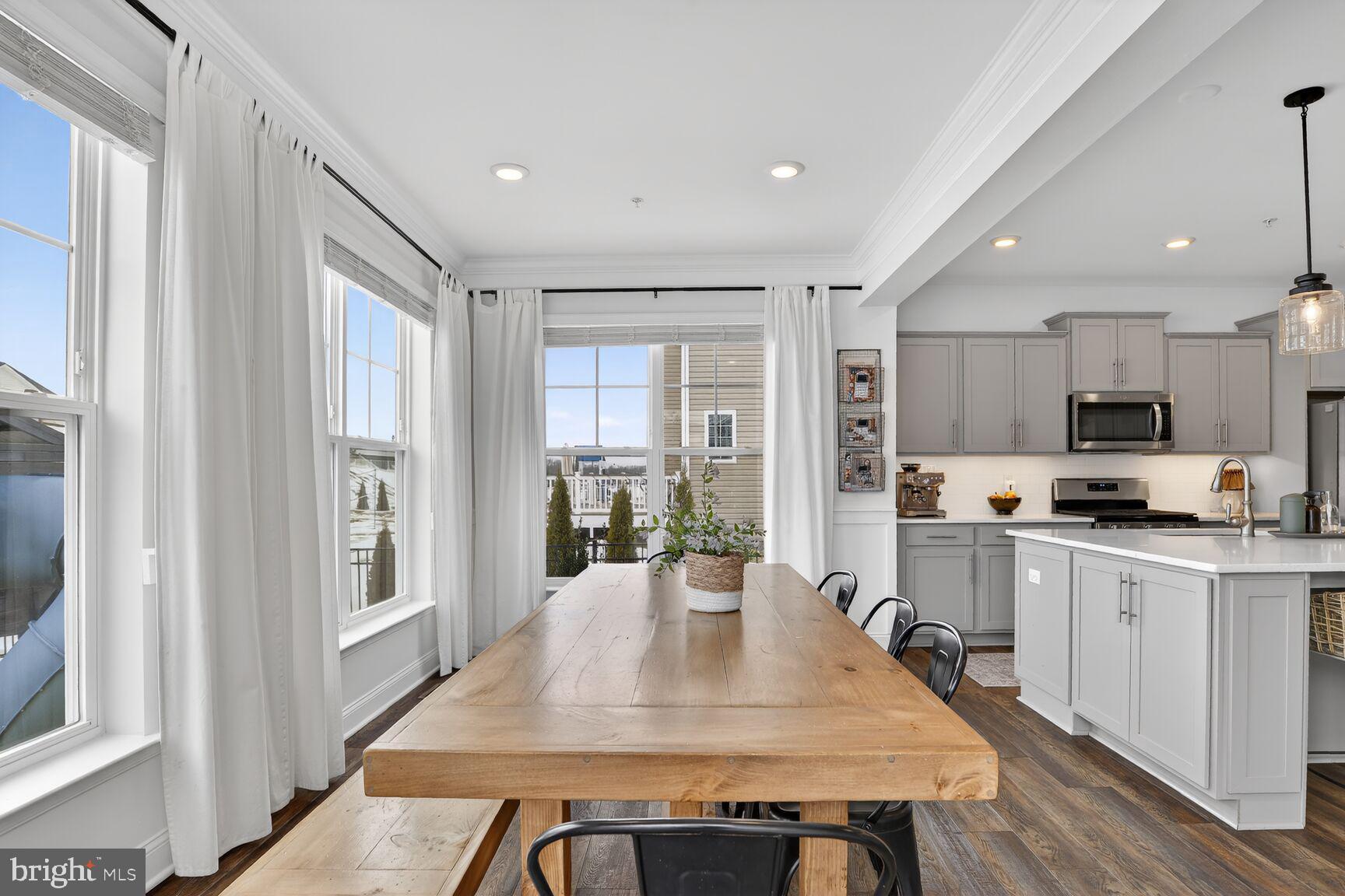 SOMERSET HILL - Residential