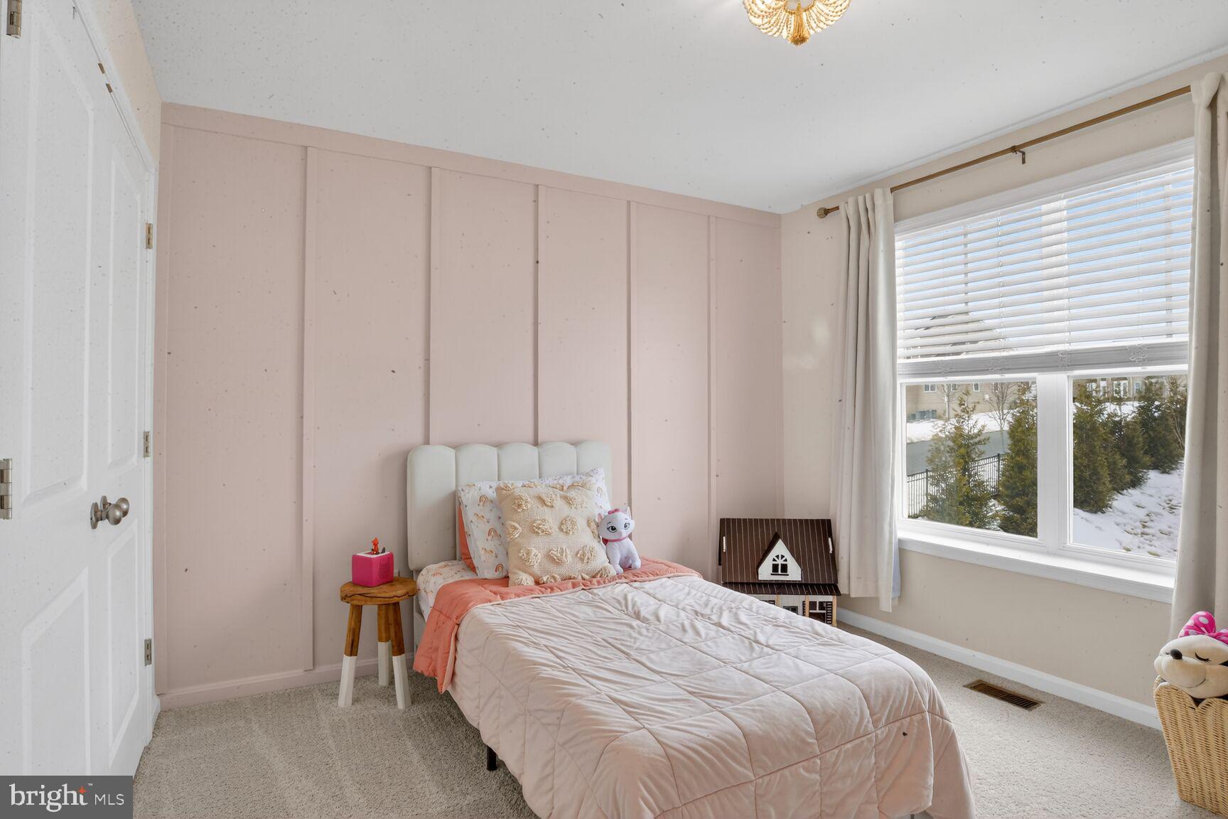 SOMERSET HILL - Residential