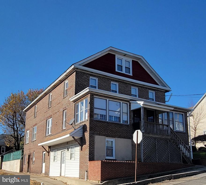 Huge double home in very good condition with detached garage and basement apartment just waiting for you to move right in! Great opportunity for you to live in one side and rent out the other side and the basement apartment to pay the mortgage. Don't moss this fantastic opportunity.