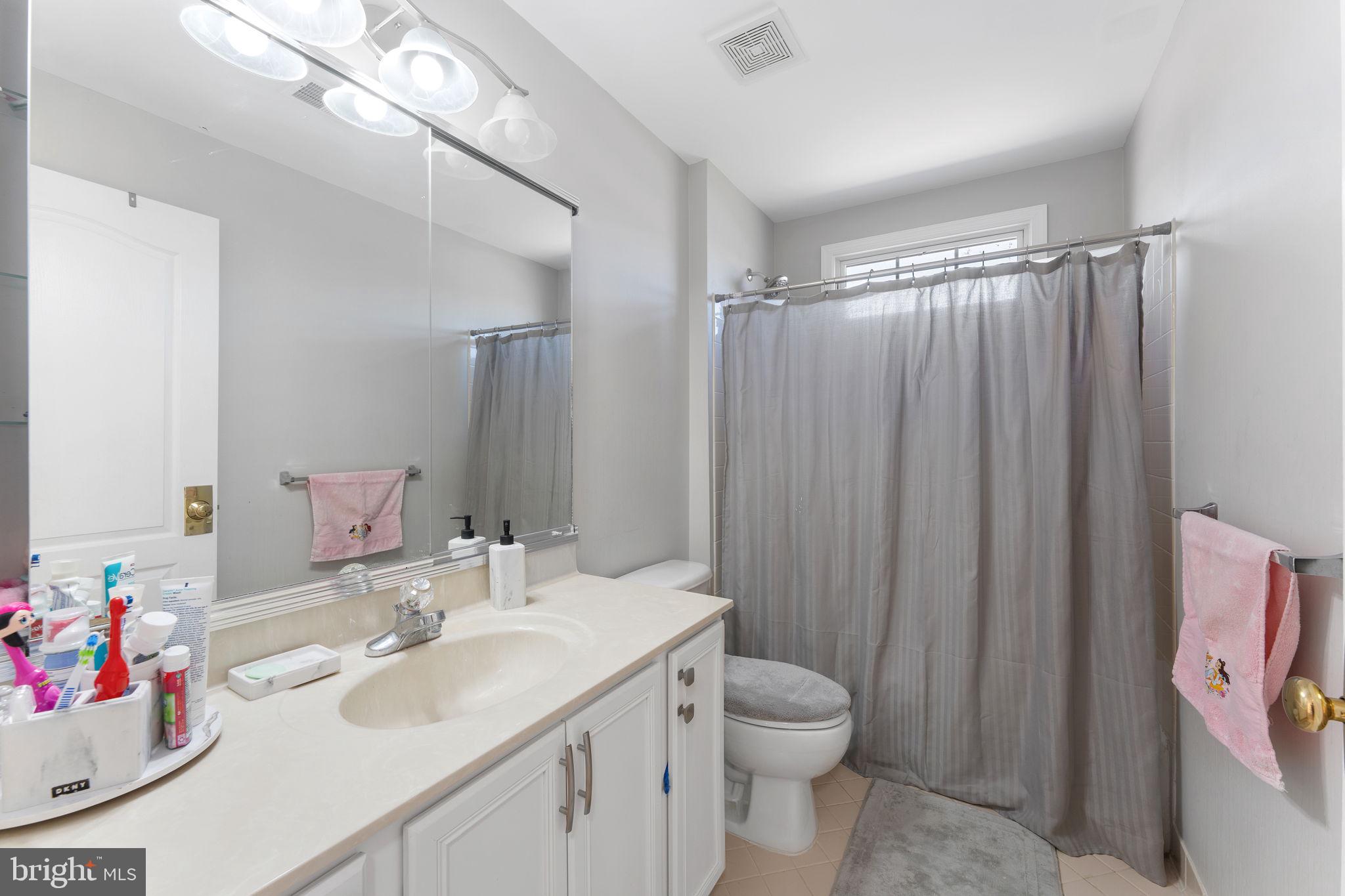 LOUDOUN VALLEY ESTATES - Residential Lease