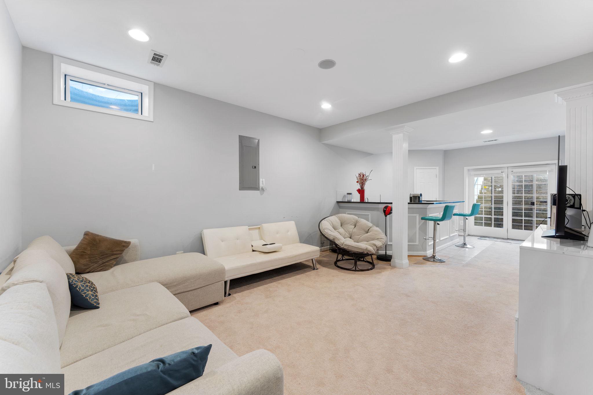 LOUDOUN VALLEY ESTATES - Residential Lease