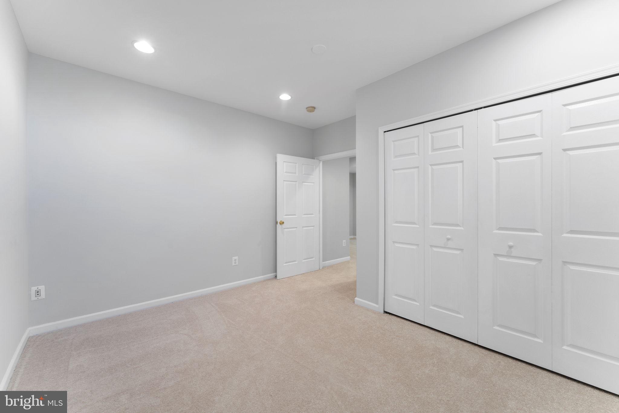 LOUDOUN VALLEY ESTATES - Residential Lease