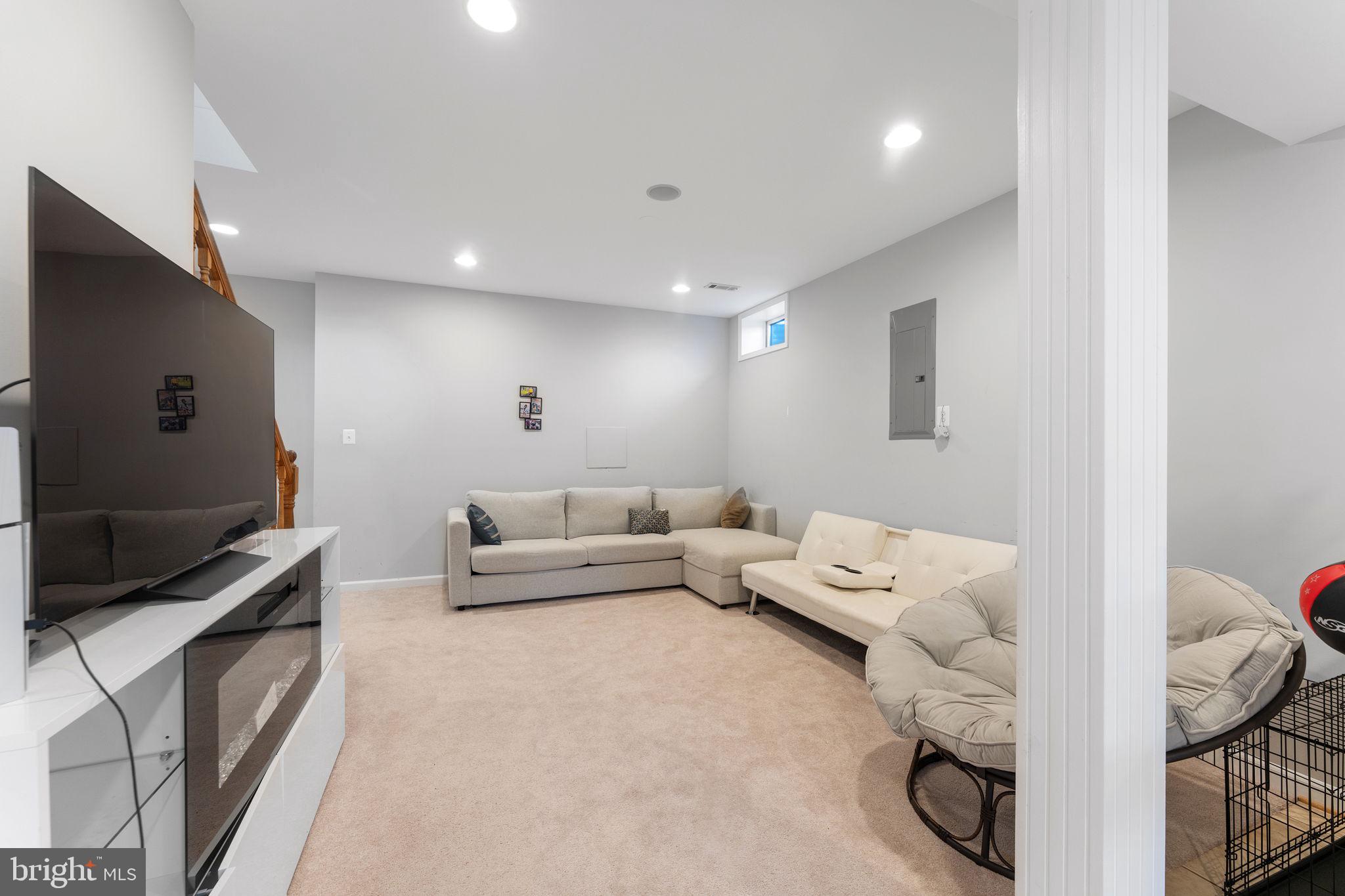 LOUDOUN VALLEY ESTATES - Residential Lease