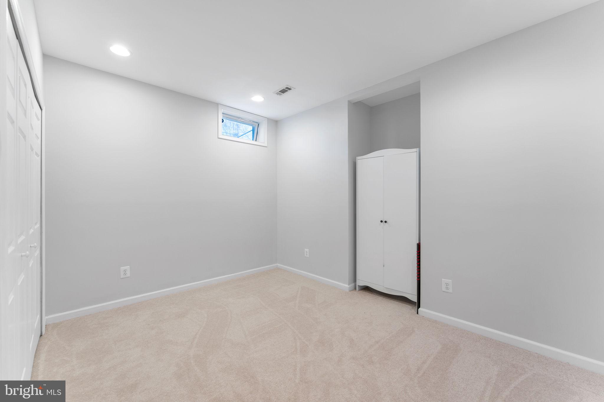 LOUDOUN VALLEY ESTATES - Residential Lease