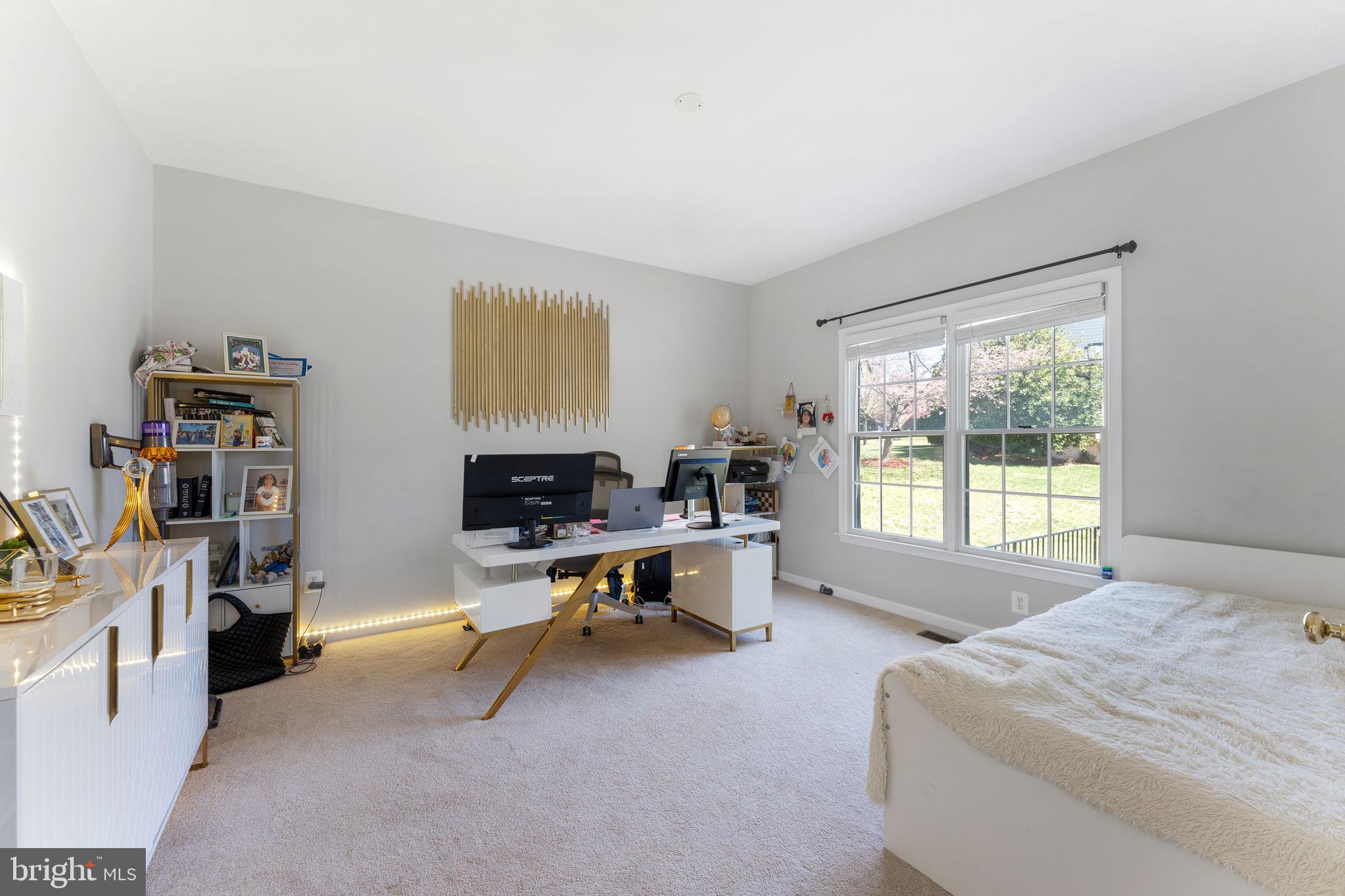 LOUDOUN VALLEY ESTATES - Residential Lease