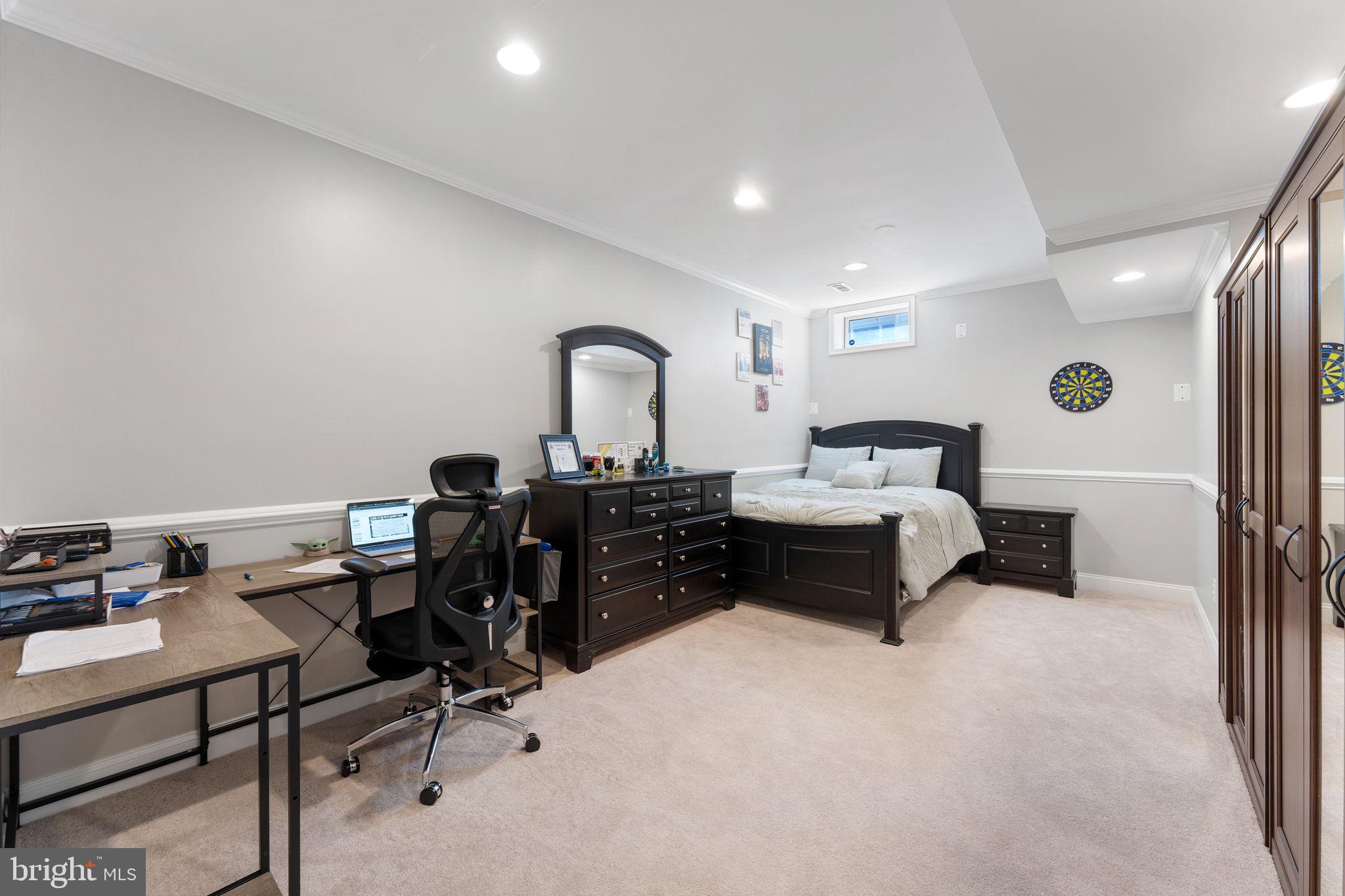 LOUDOUN VALLEY ESTATES - Residential Lease