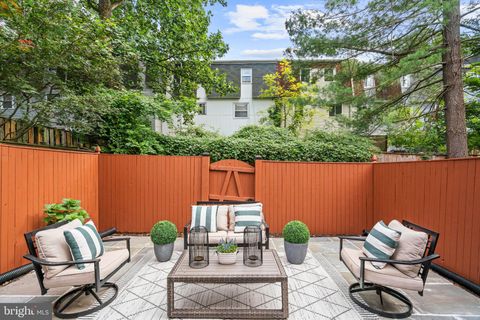 Photo of 7822 Oracle Place, POTOMAC, MD 20854 (MLS # MDMC2197408)