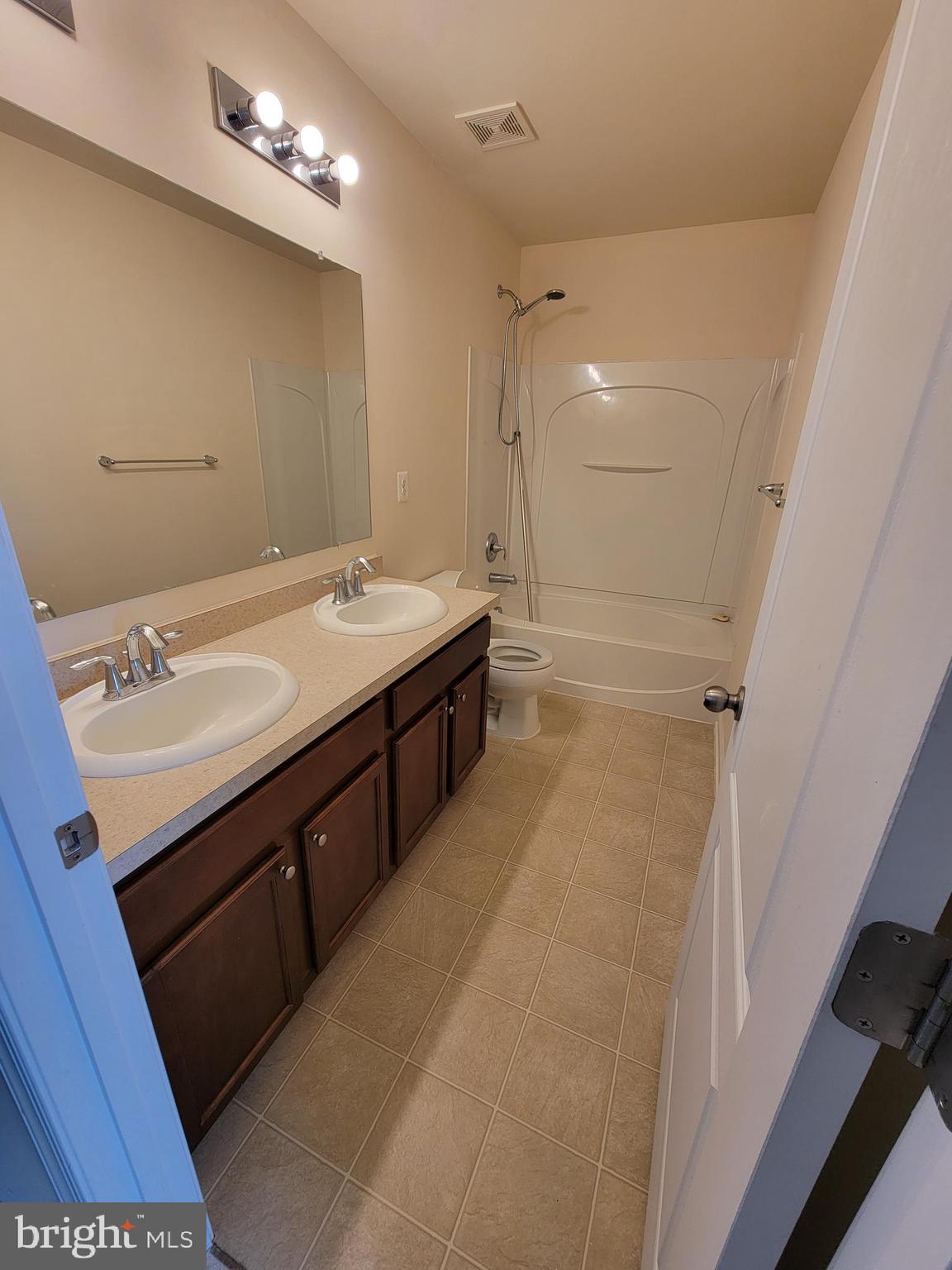 ST CHARLES SUB - GLENEAGLES - Residential Lease