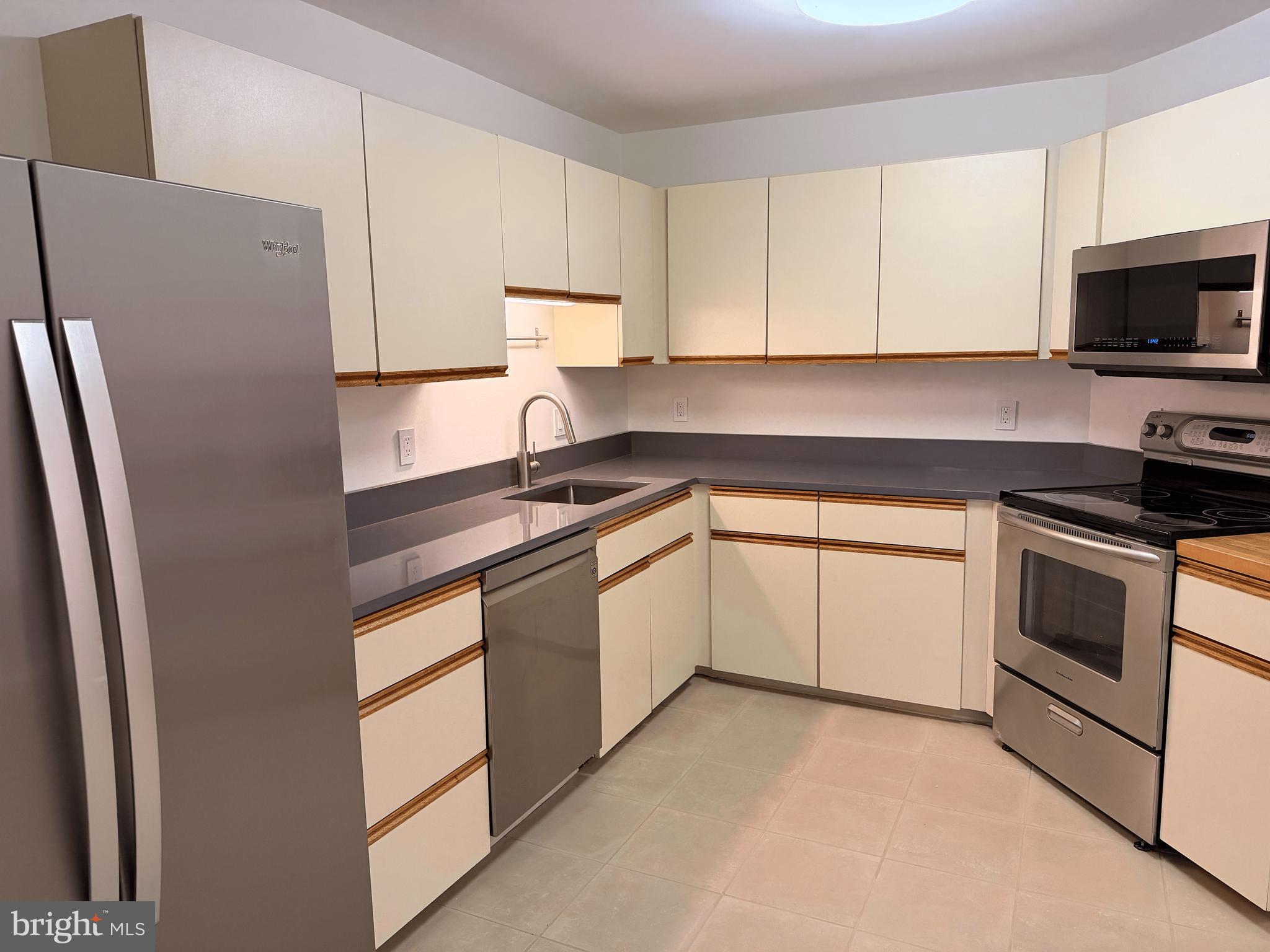 11500 FAIRWAY DRIVE 402